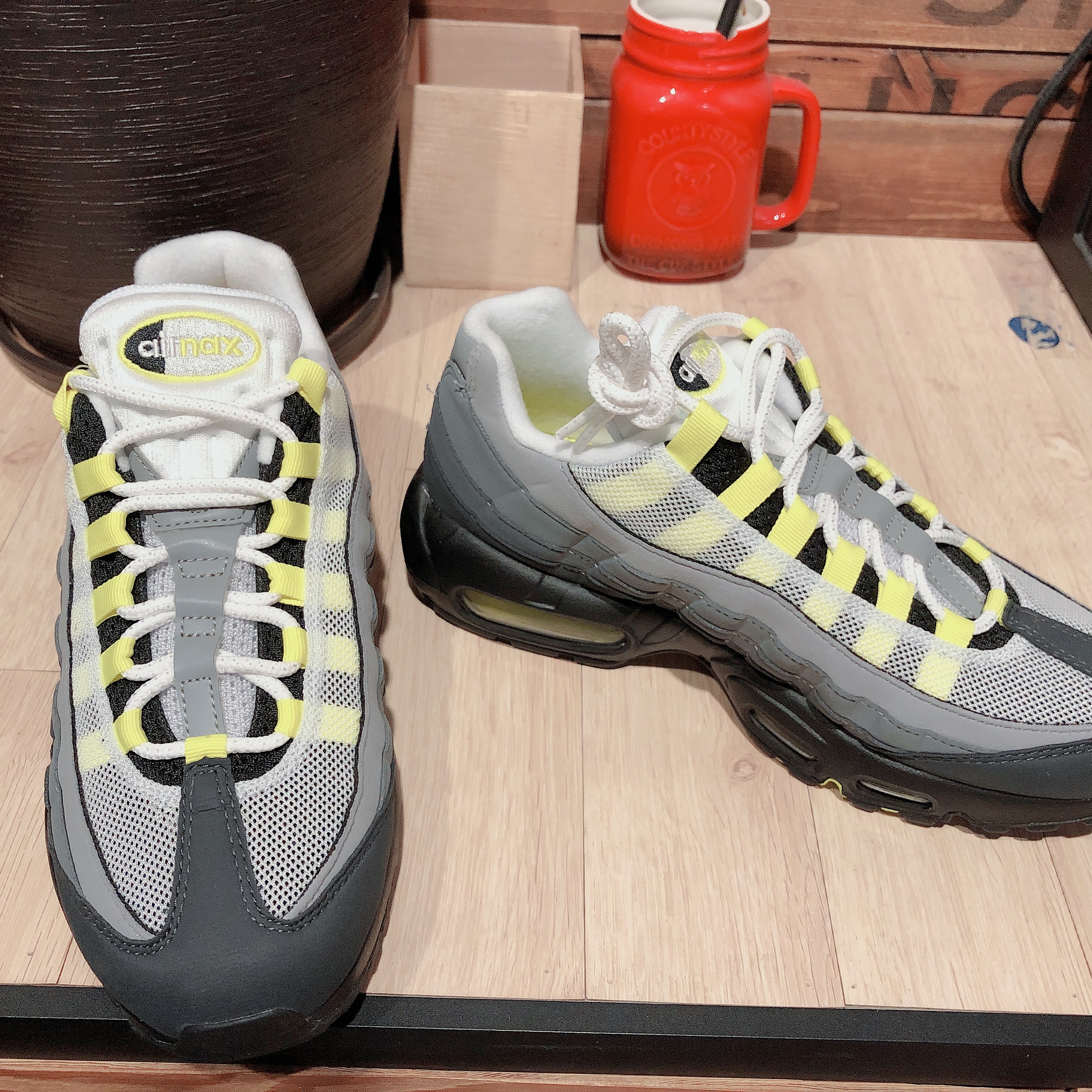 Nike Air Max 95 OG Neon Yellow 2020 착용 스타일 - 2
