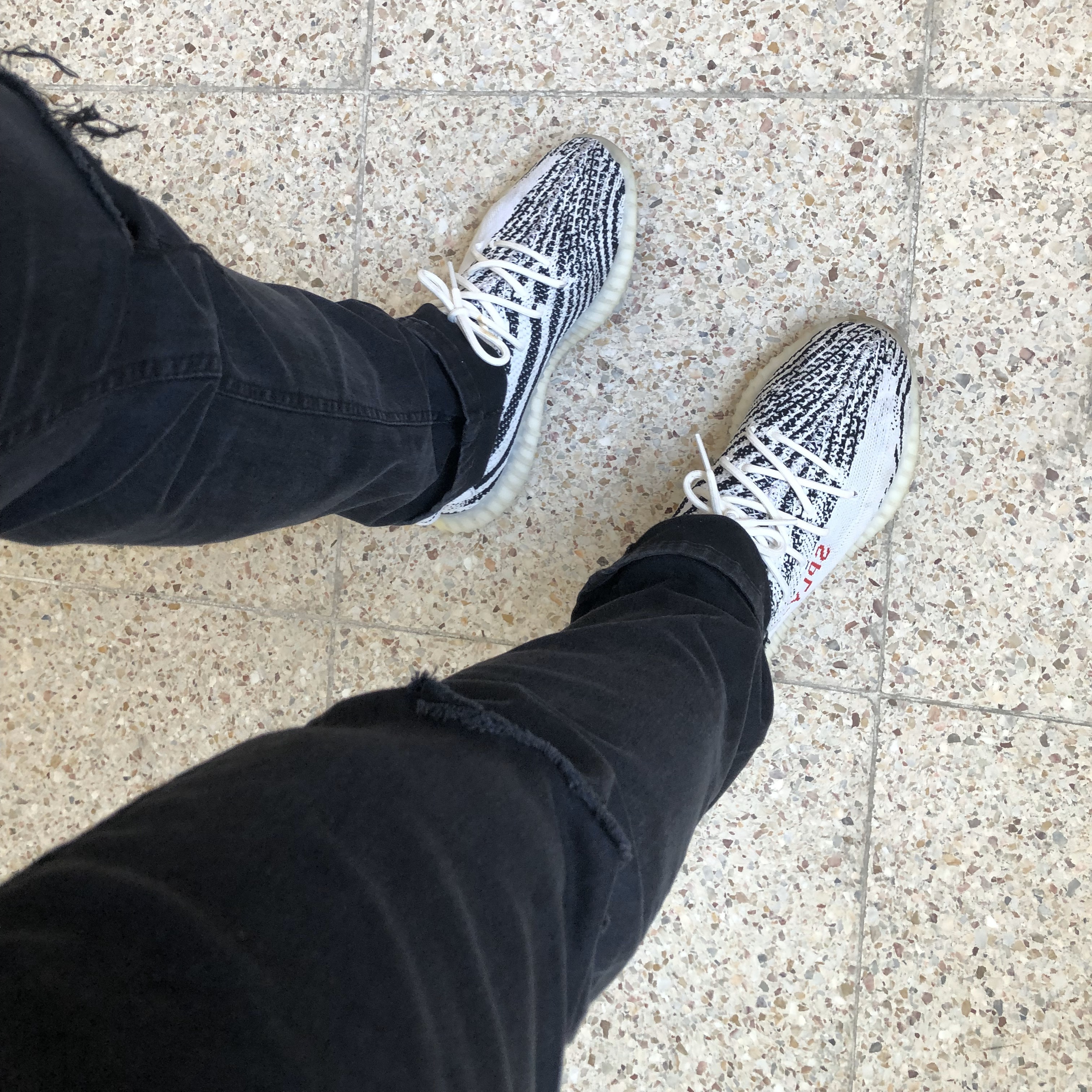 Adidas Yeezy Boost 350 V2 Zebra 2017/2019/2020 착용 스타일