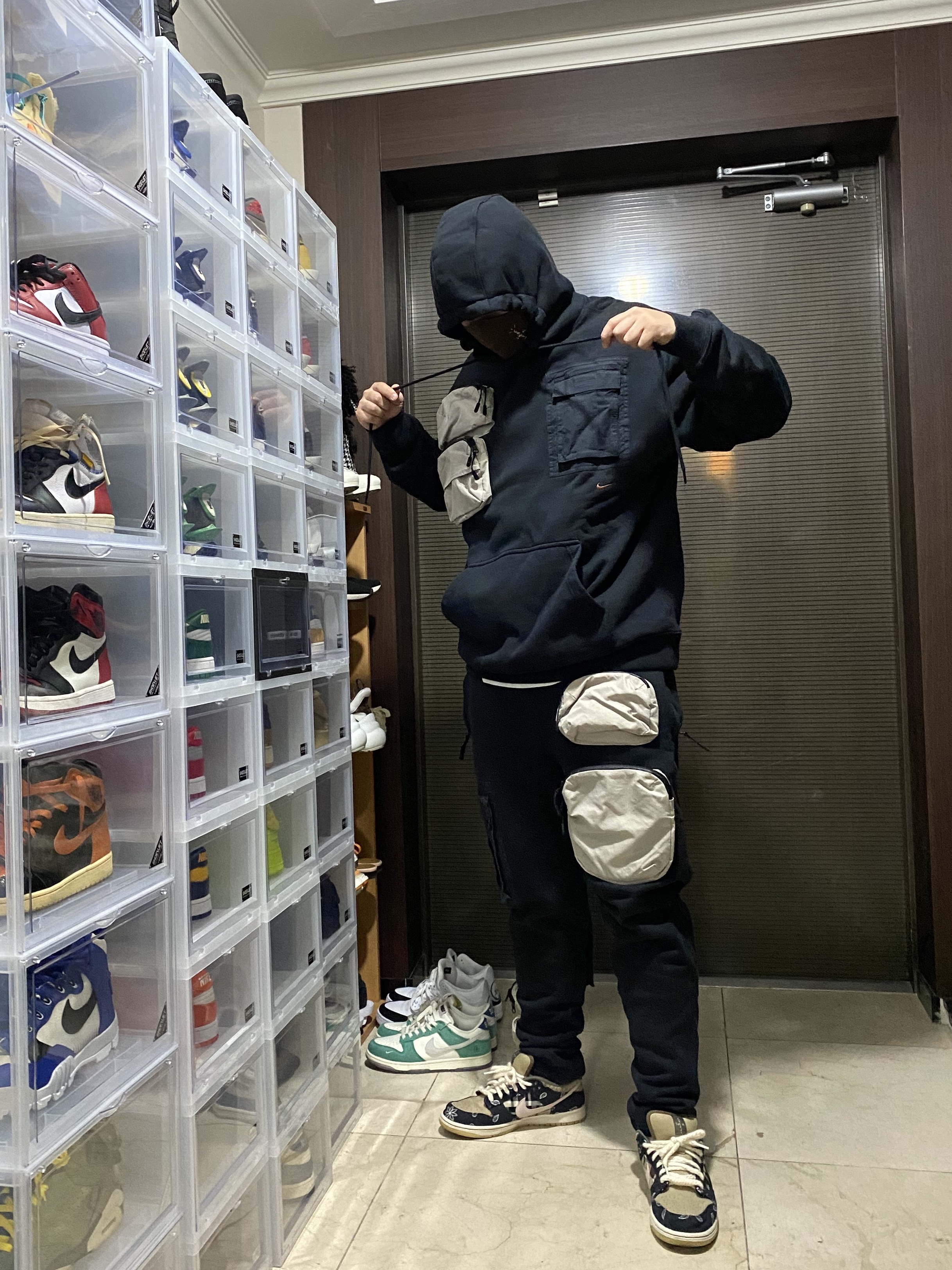 Nike x Travis Scott NRG AG Utility Hoodie Black, Nike x Travis Scott NRG AG Utility Sweatpants Black 착용 스타일