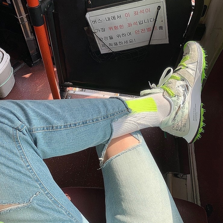 (W) Nike x Off-White Zoom Terra Kiger 5 White 착용 스타일 - 2