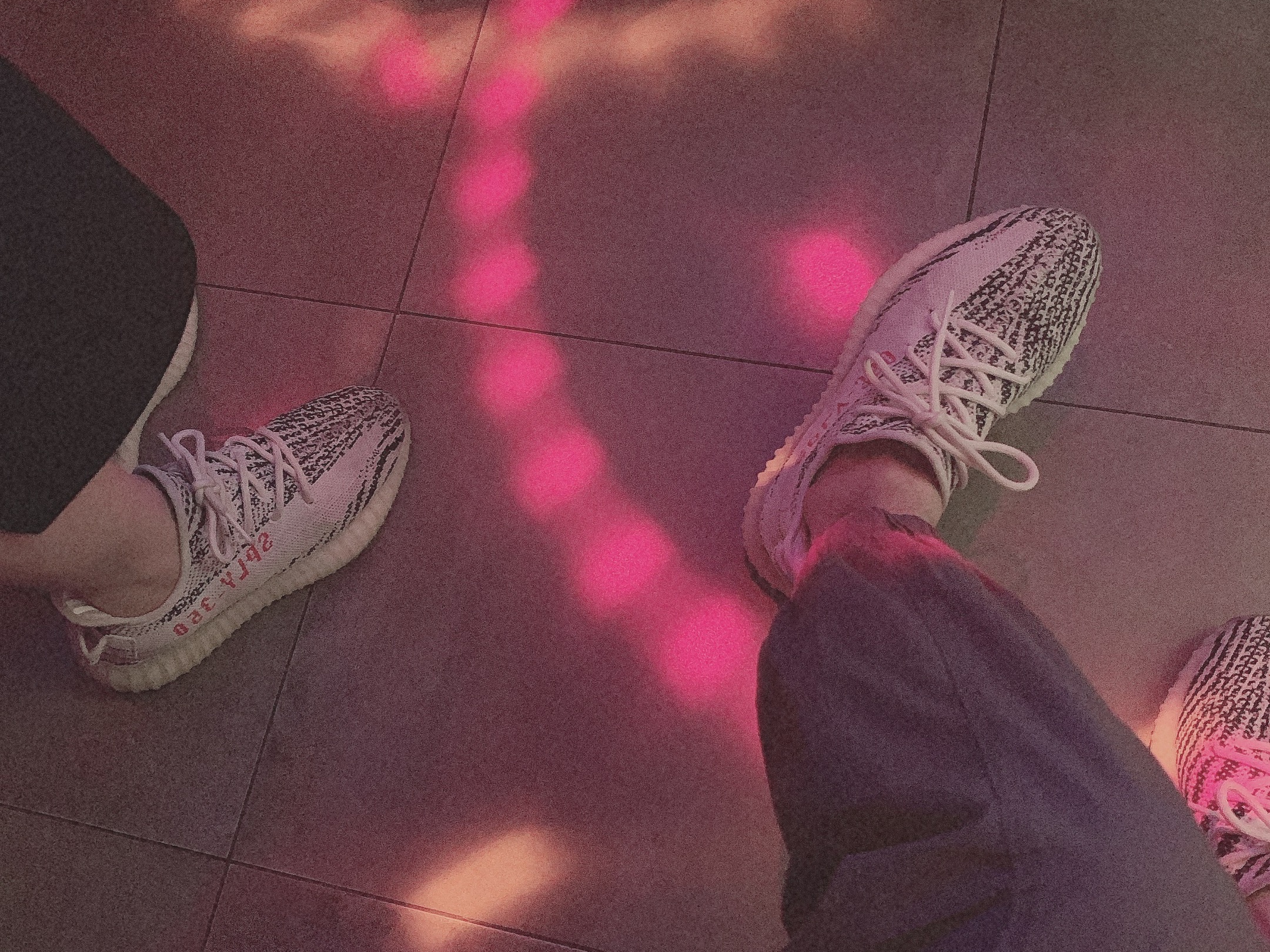 Adidas Yeezy Boost 350 V2 Zebra 2017/2019/2020 착용 스타일
