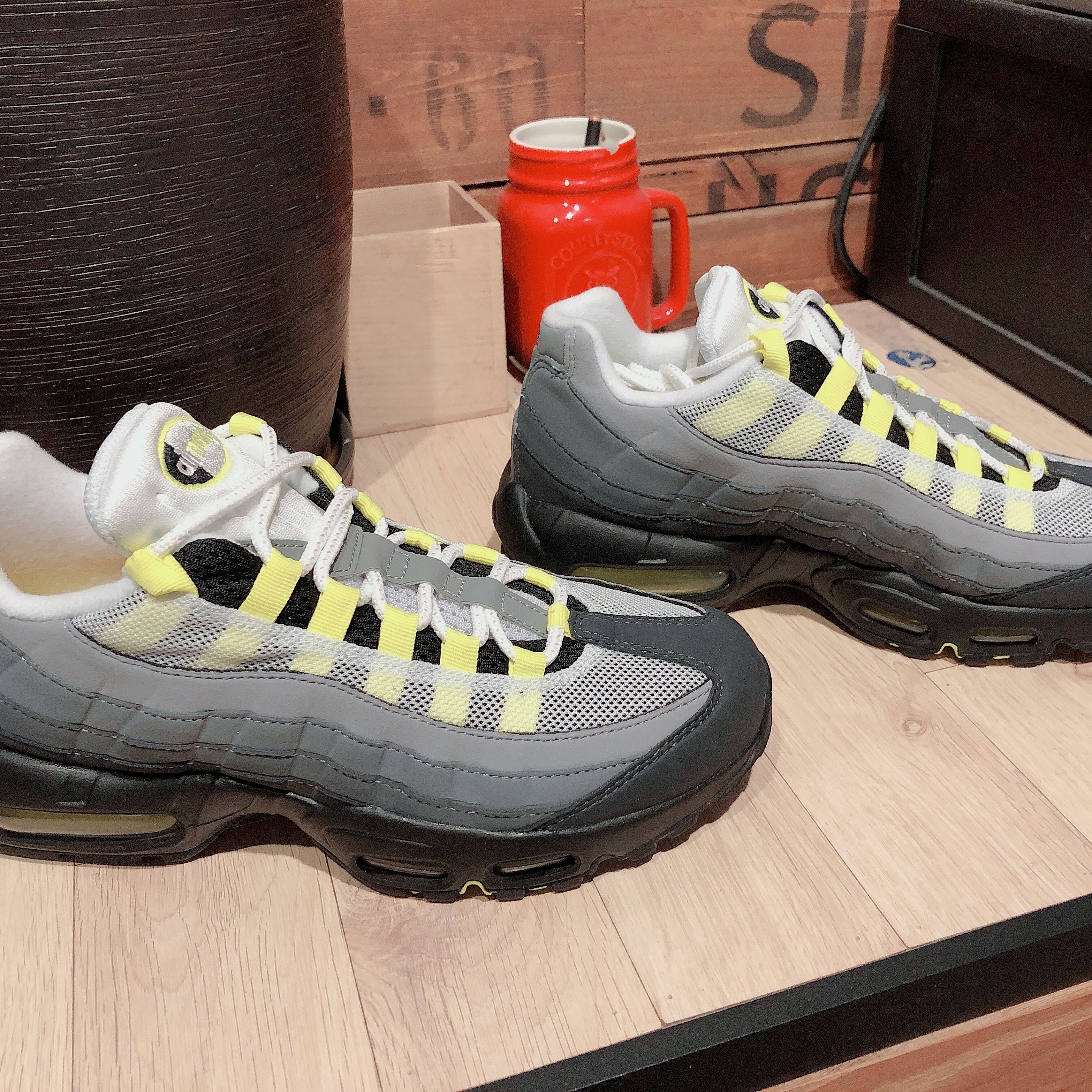 Nike Air Max 95 OG Neon Yellow 2020 착용 스타일 - 3