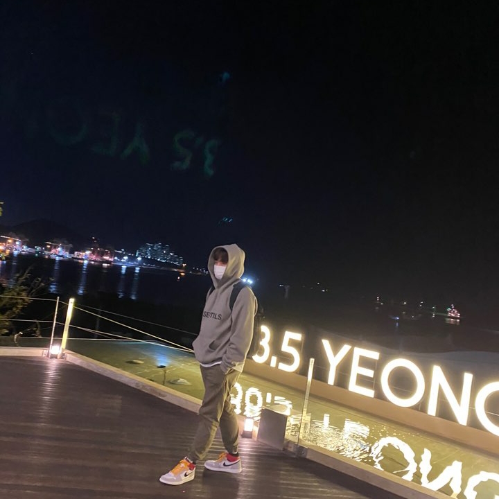 Jordan 1 Retro High OG Light Smoke Grey, Essentials 3D Silicon Applique Pullover Hoodie Gray Flannel/Charcoal - 20SS 착용 스타일