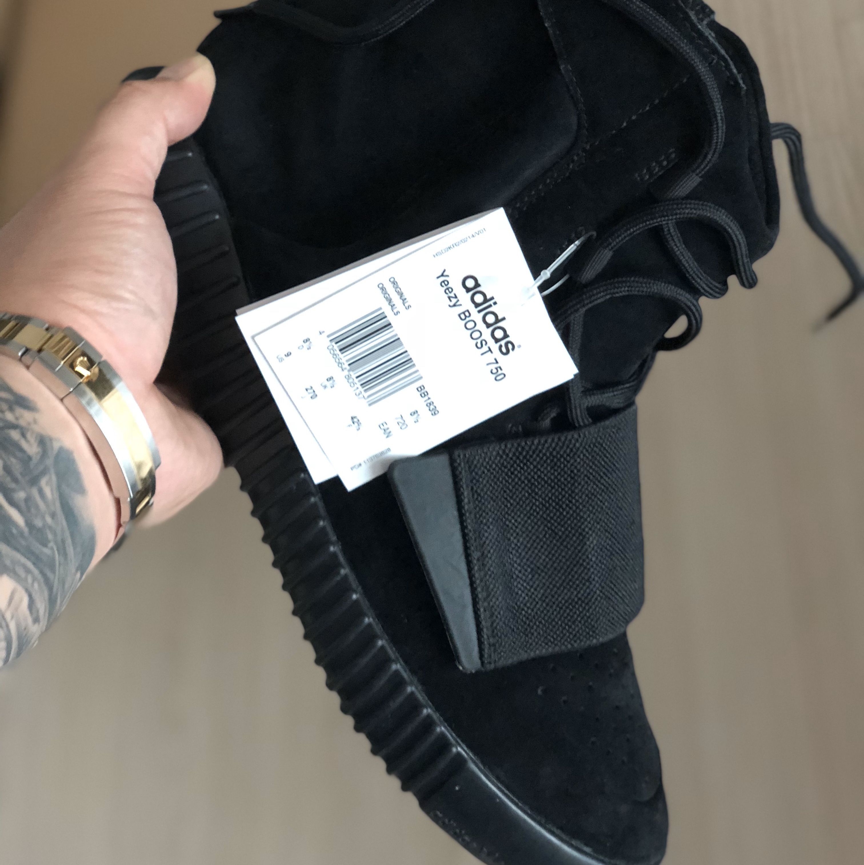 Adidas Yeezy Boost 750 Triple Black 착용 스타일