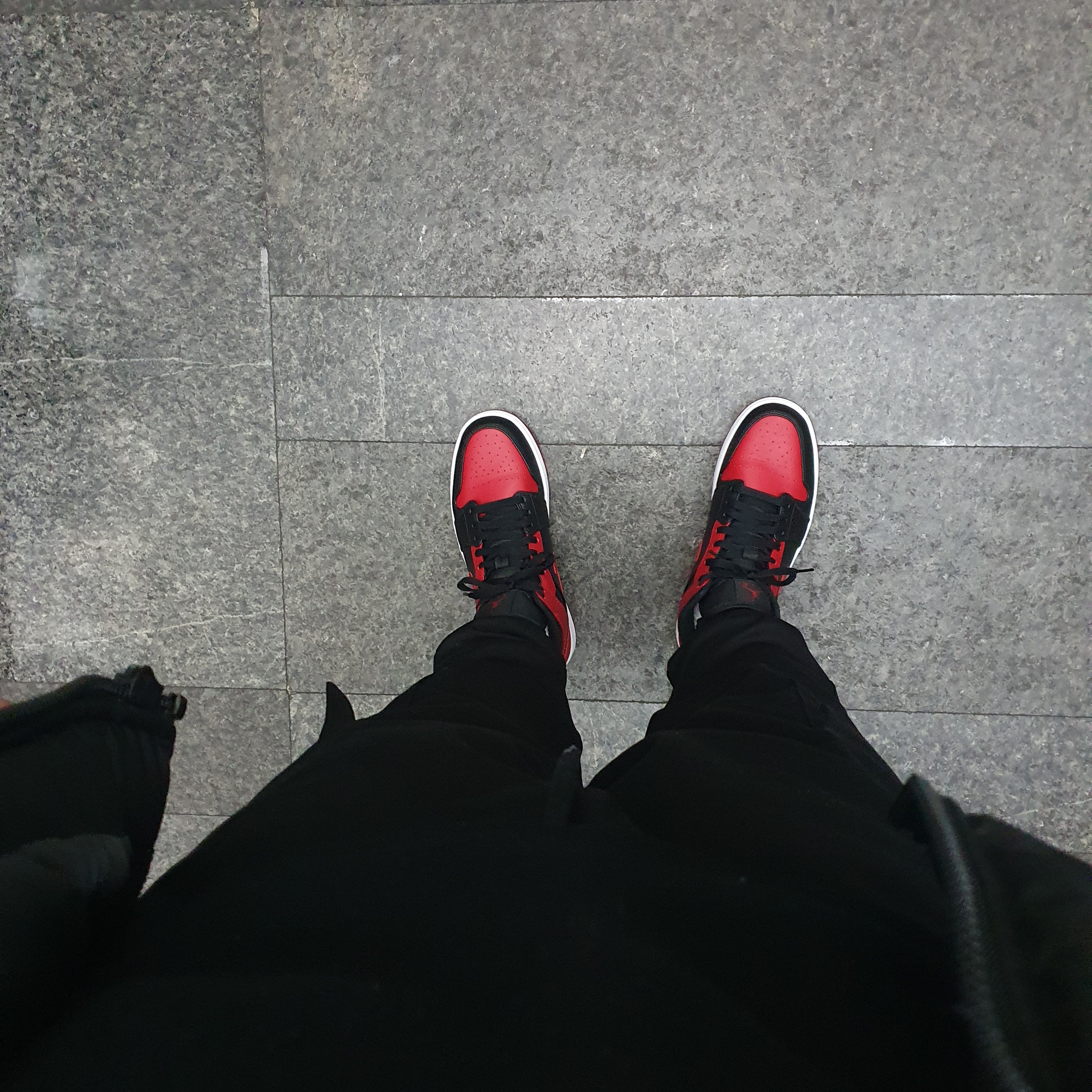 Jordan 1 Mid Bred Banned 2020 착용 스타일