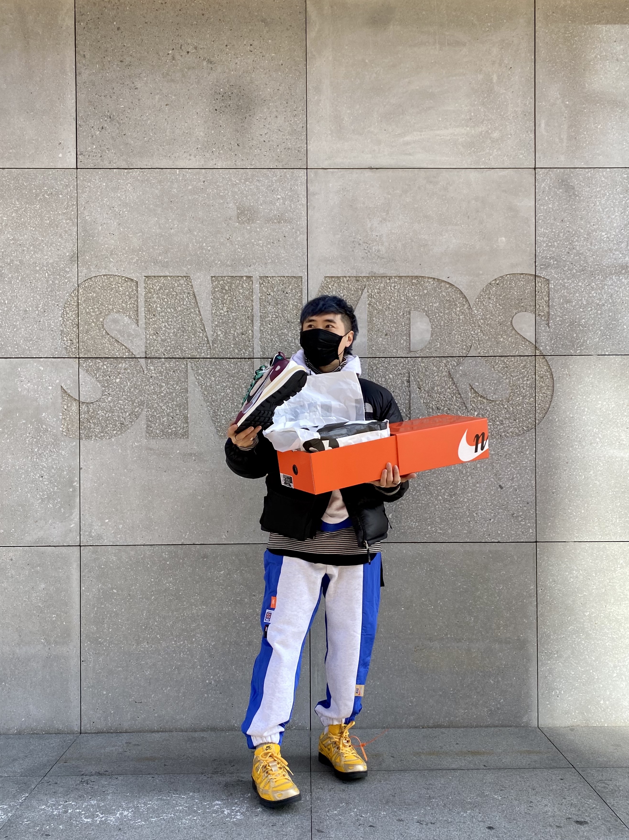 Nike x Sacai VaporWaffle String & Black Villain Red, Nike x Off-White Air Rubber Dunk University Gold 착용 스타일