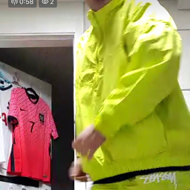 Nike x Stussy Windrunner Jacket Bright Cactus, Nike x Stussy Beach Pants Bright Cactus 착용 스타일