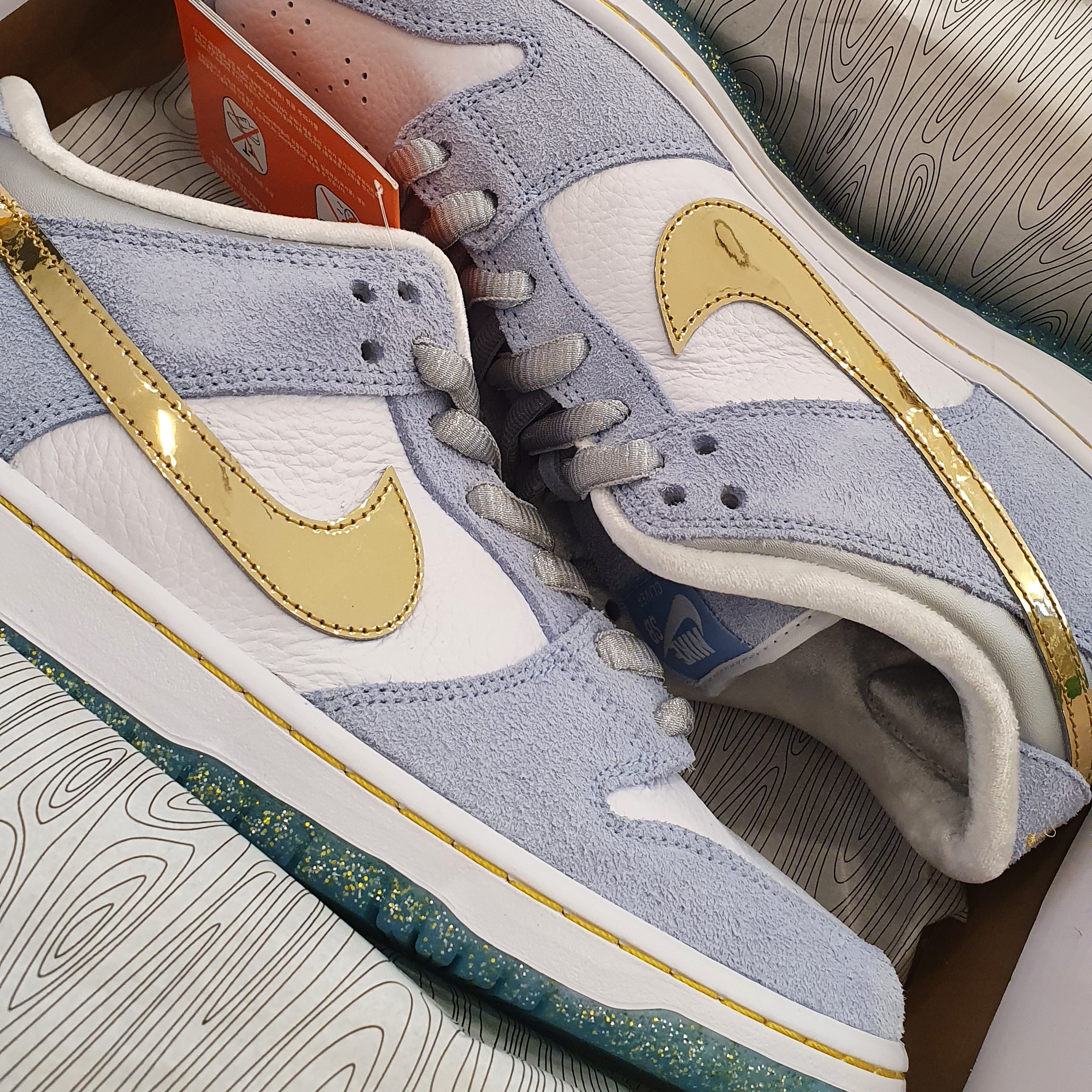 Nike x Sean Cliver SB Dunk Low Holiday Special 착용 스타일