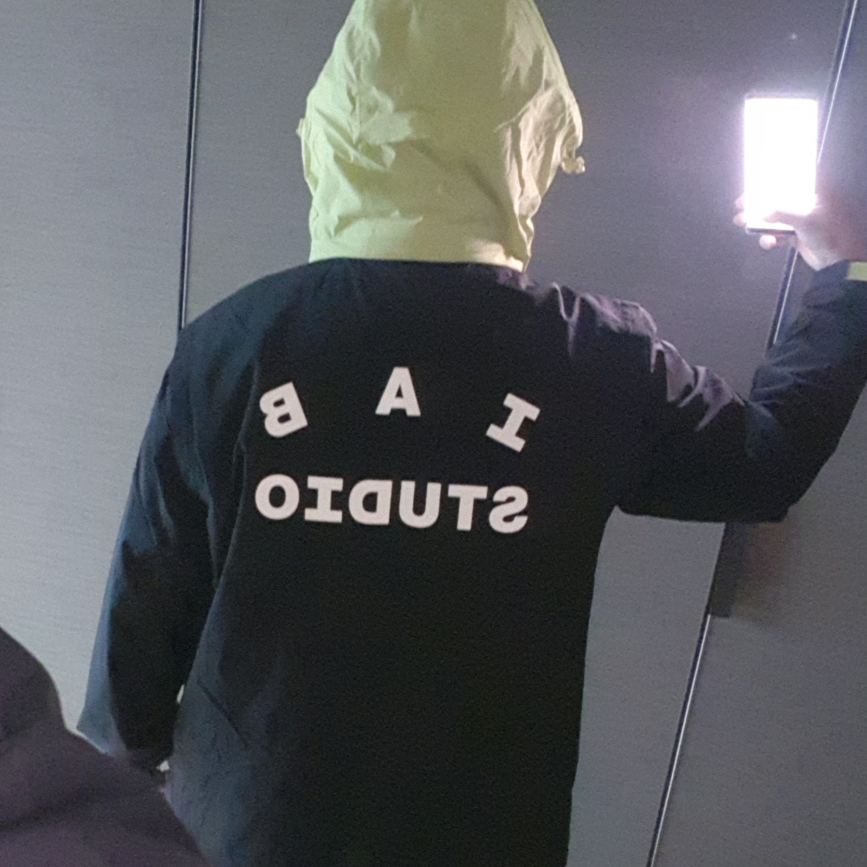 IAB Studio x Asics Windbreaker Black 착용 스타일 - 2