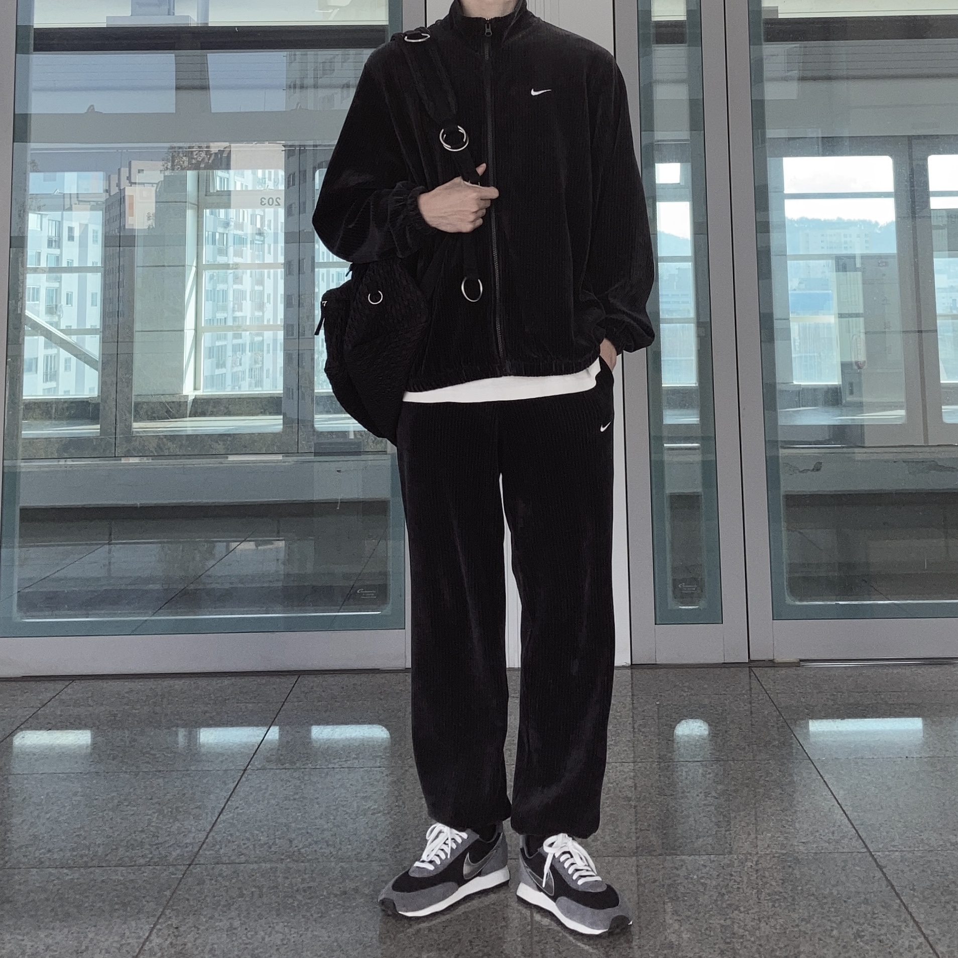 Nike Daybreak SP Black Metallic Silver 착용 스타일