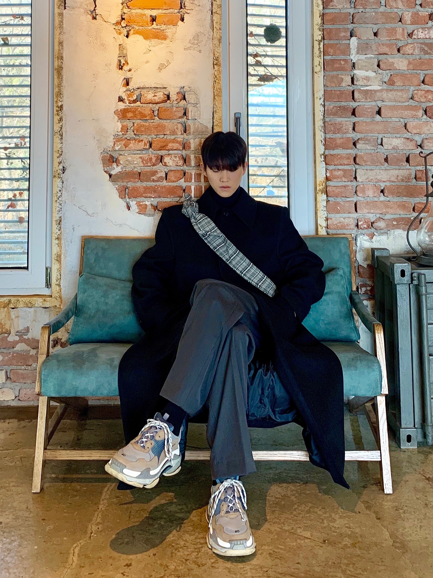 Balenciaga Triple S Split Brack Grey 2018 착용 스타일
