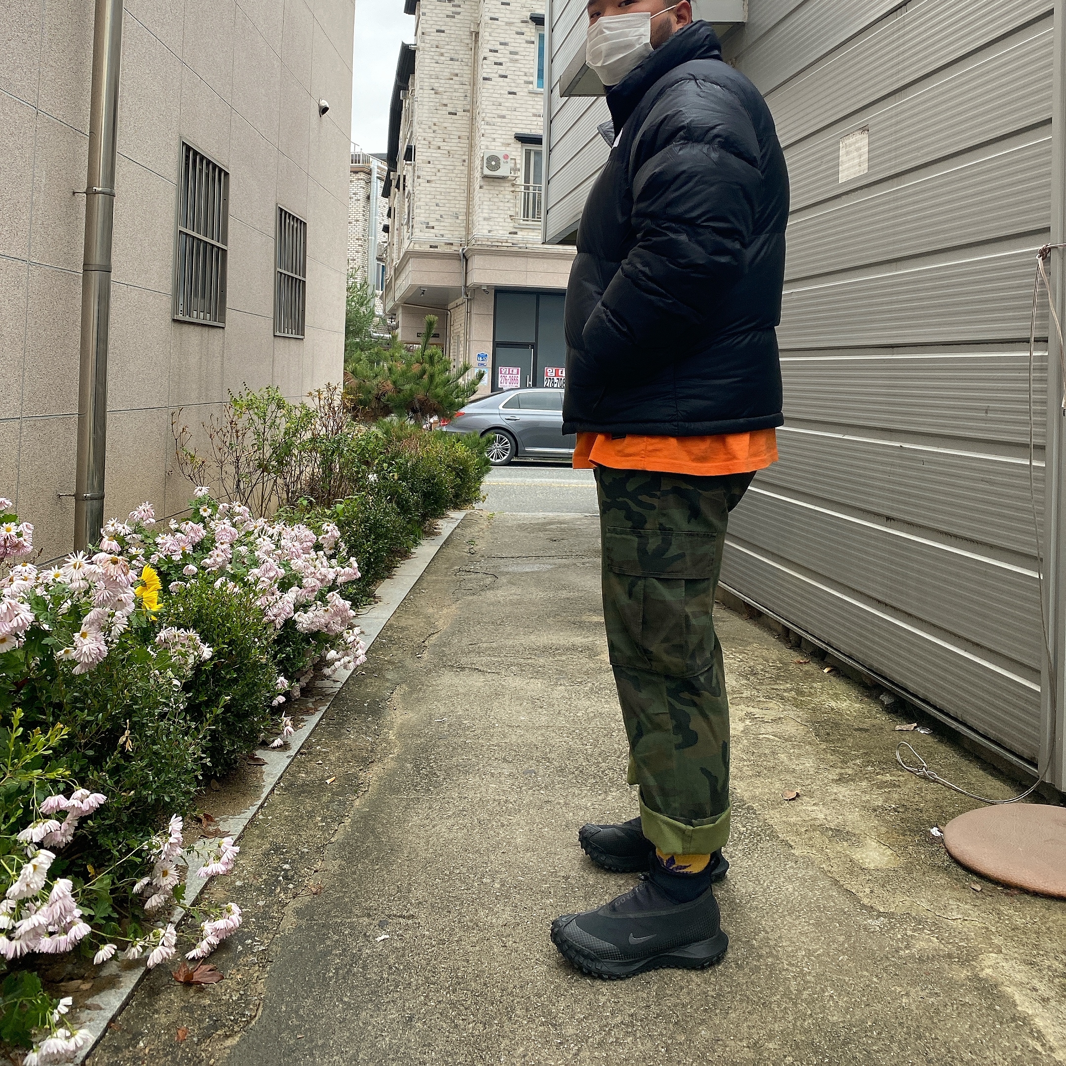 Nike ACG Mountain Fly Gore-Tex Black and Dark Grey 착용 스타일
