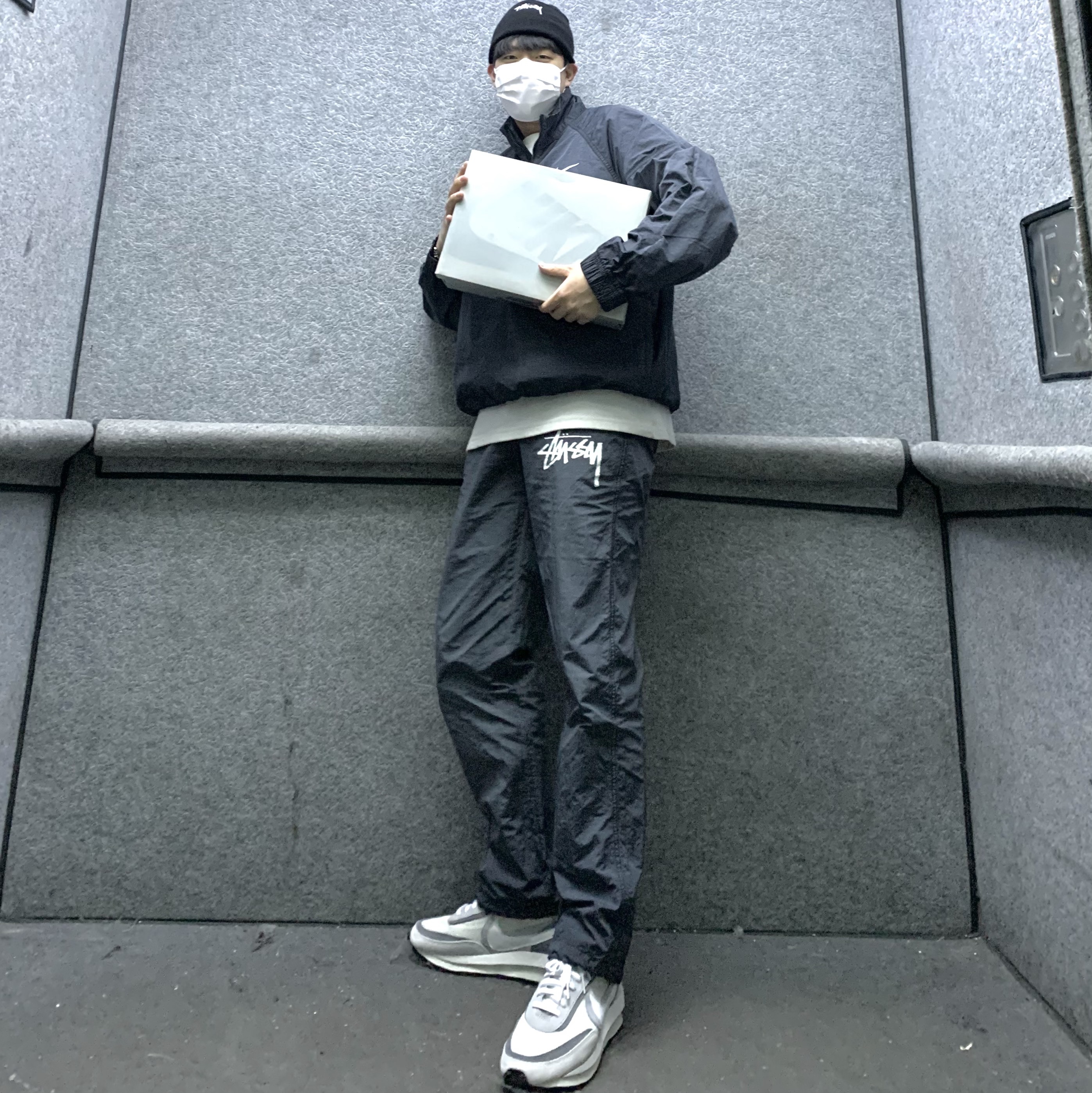 Nike x Sacai LDWaffle Summit White, Nike x Stussy Windrunner Jacket Off Noir 착용 스타일