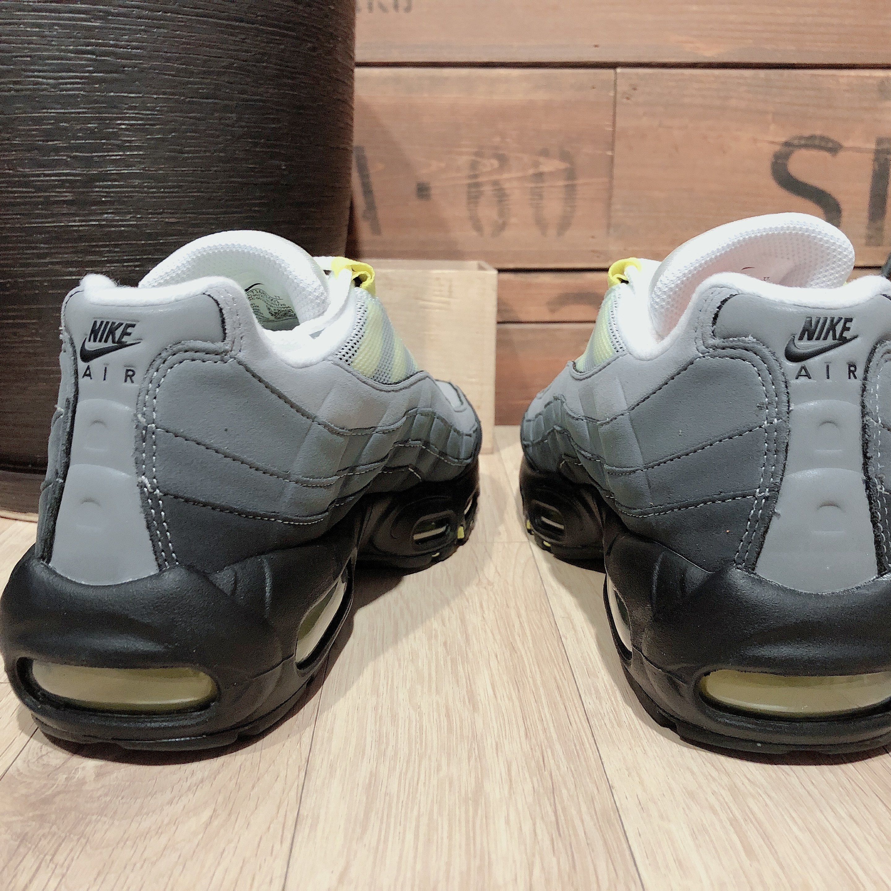 Nike Air Max 95 OG Neon Yellow 2020 착용 스타일 - 1