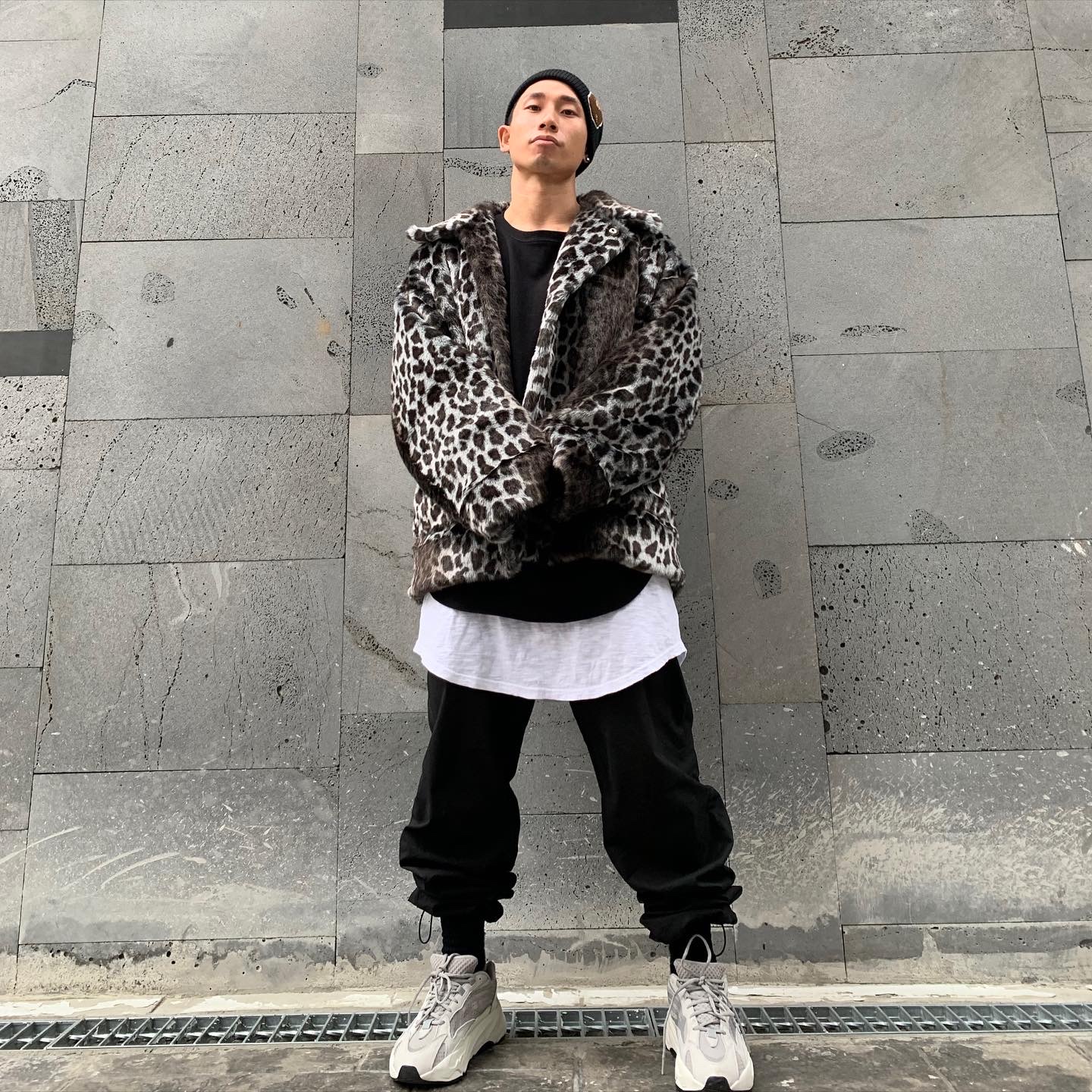 Adidas Yeezy Boost 700 V2 Static 2018 착용 스타일 - 3