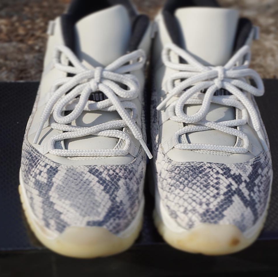 Jordan 11 Retro Low Snake Light Bone 착용 스타일 - 2