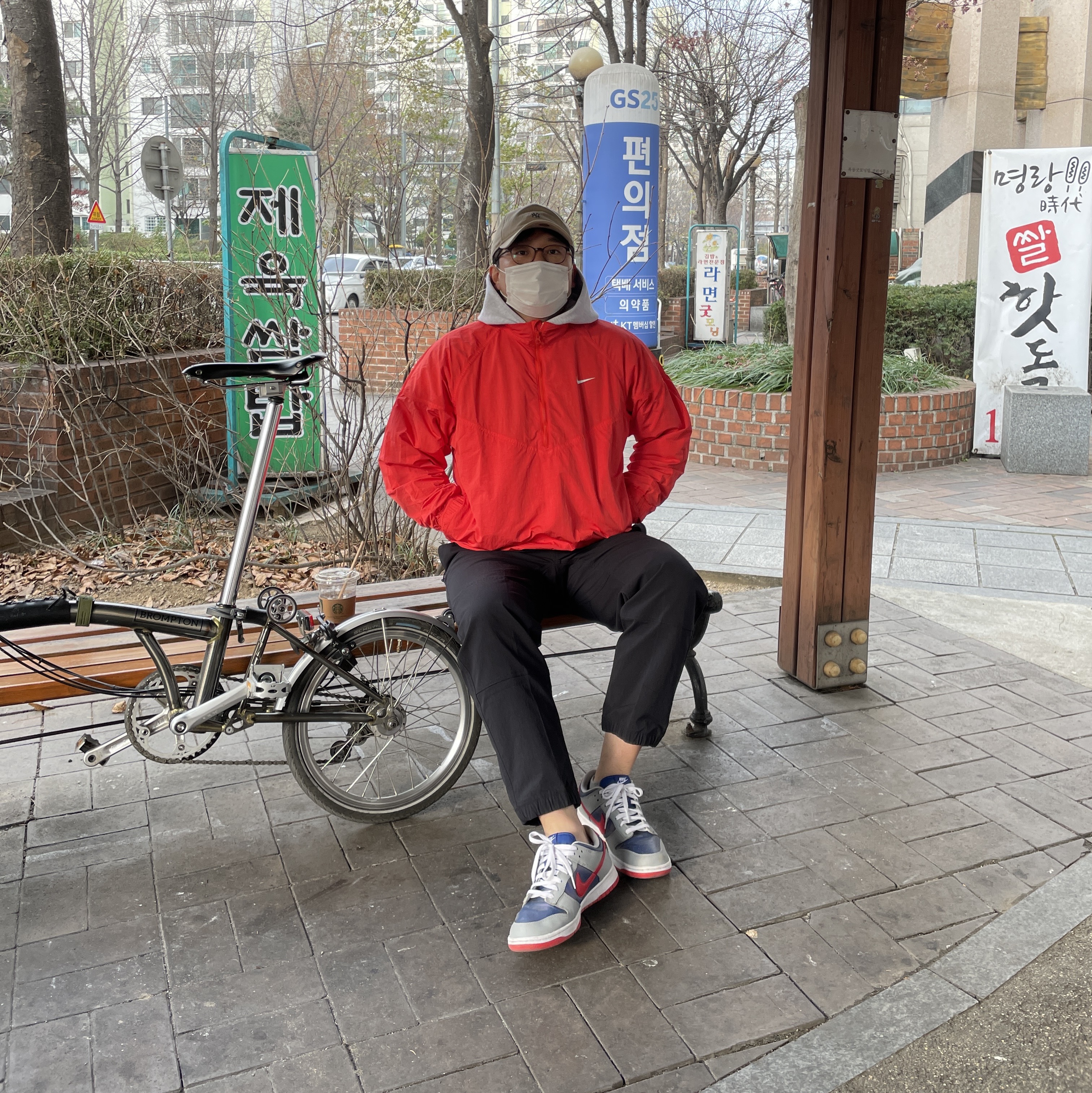 Nike x Stussy Windrunner Jacket Habanero Red, Nike Dunk Low SP Samba 2020 착용 스타일