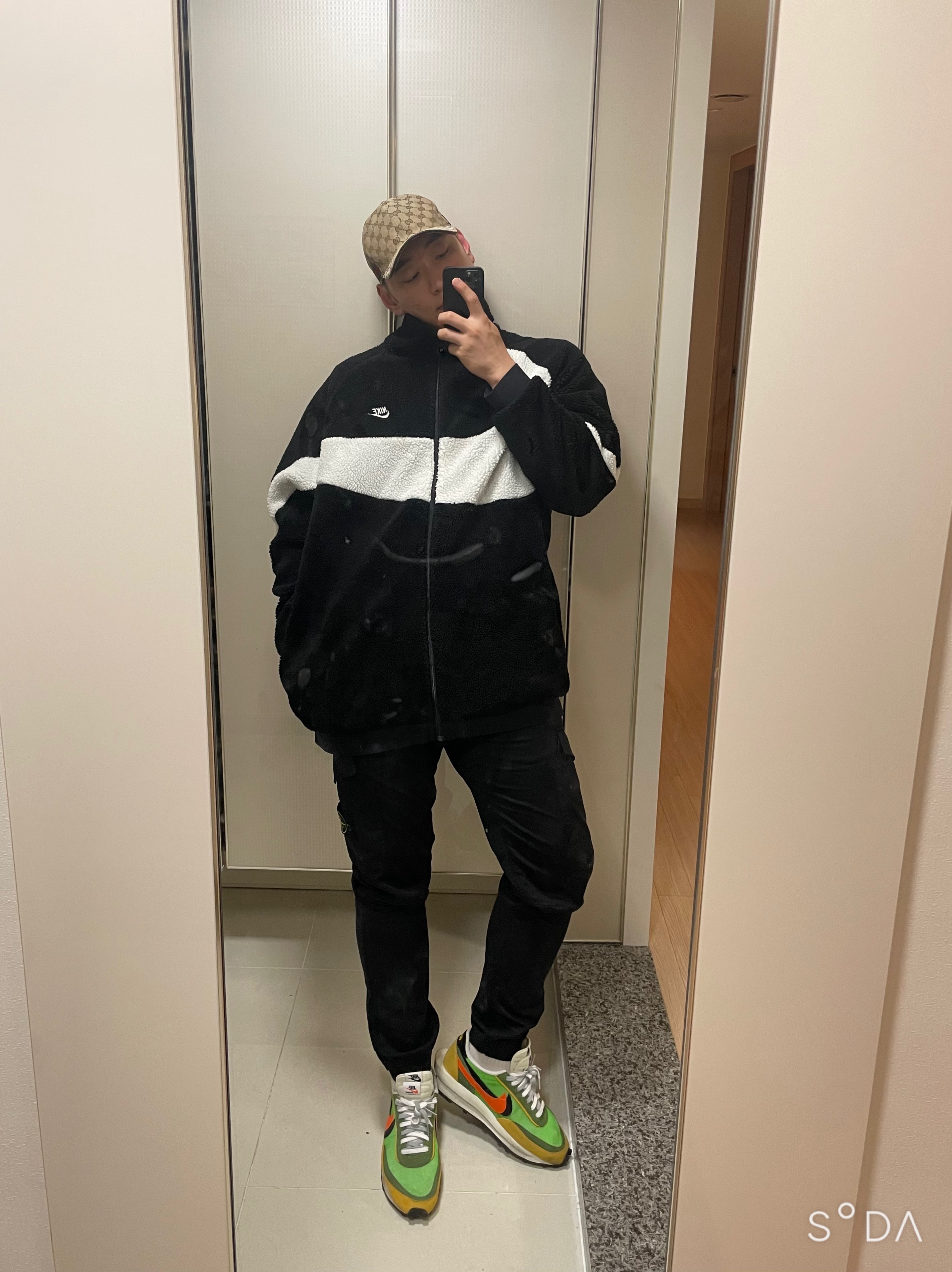 Nike x Sacai LDWaffle Green Multi 착용 스타일