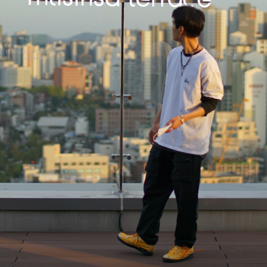 Nike x Off-White Air Rubber Dunk University Gold 착용 스타일