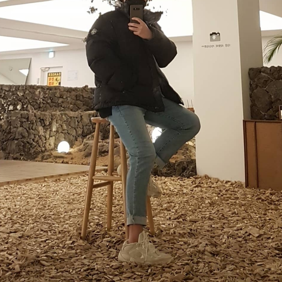 Supreme x Stone Island Painted Camo Crinkle Down Jacket Black - 20FW, Adidas Yeezy 500 Bone White 착용 스타일