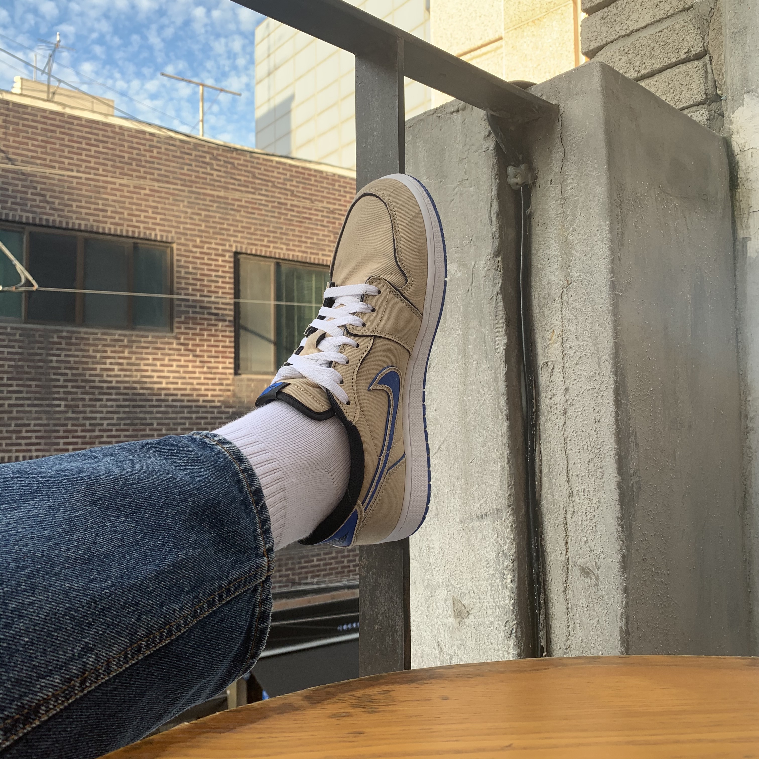 Jordan 1 x Lance Mountain Low SB QS Desert Ore 착용 스타일 - 1