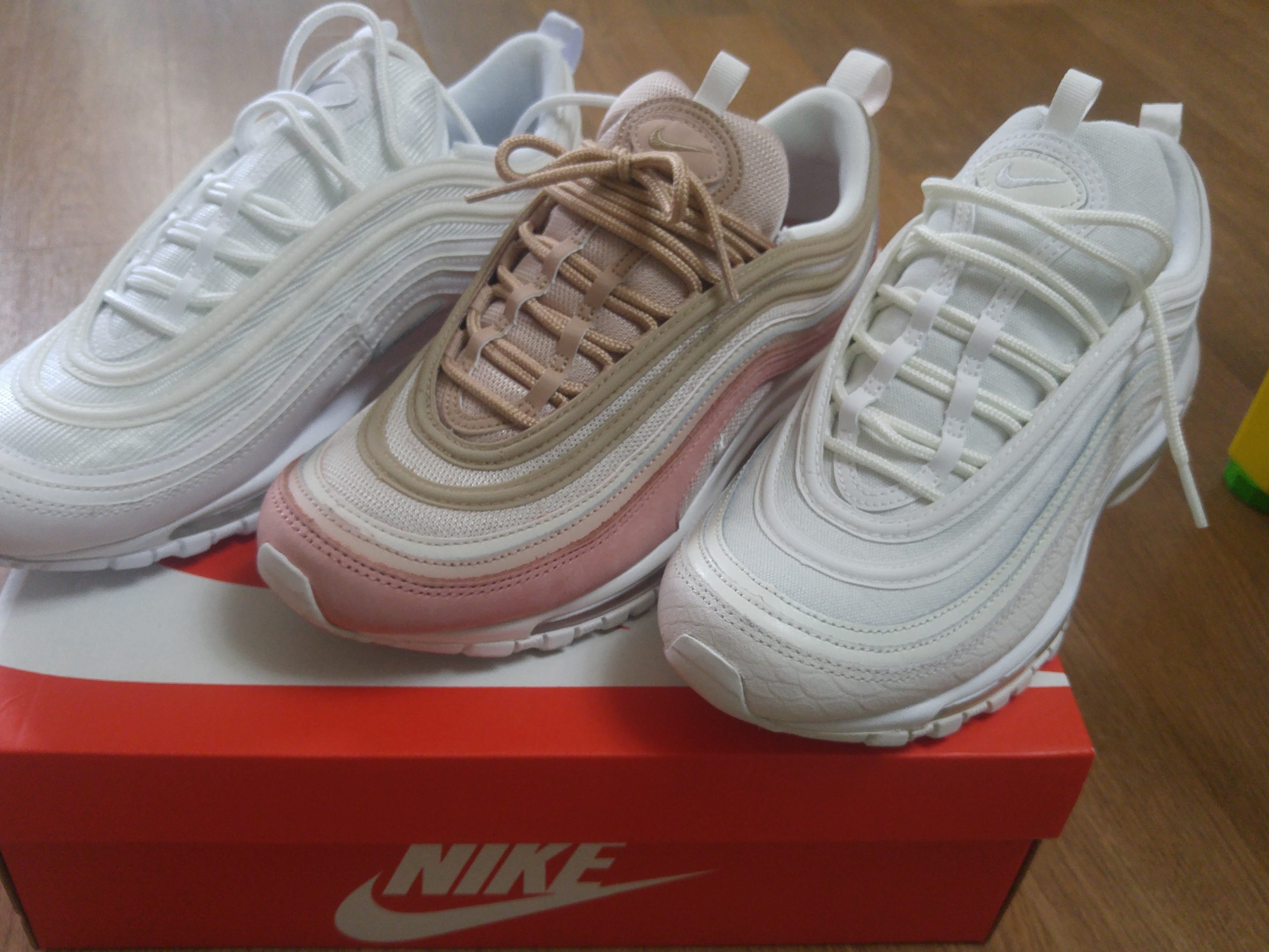 Nike Air Max 97 Triple White Wolf Grey 착용 스타일