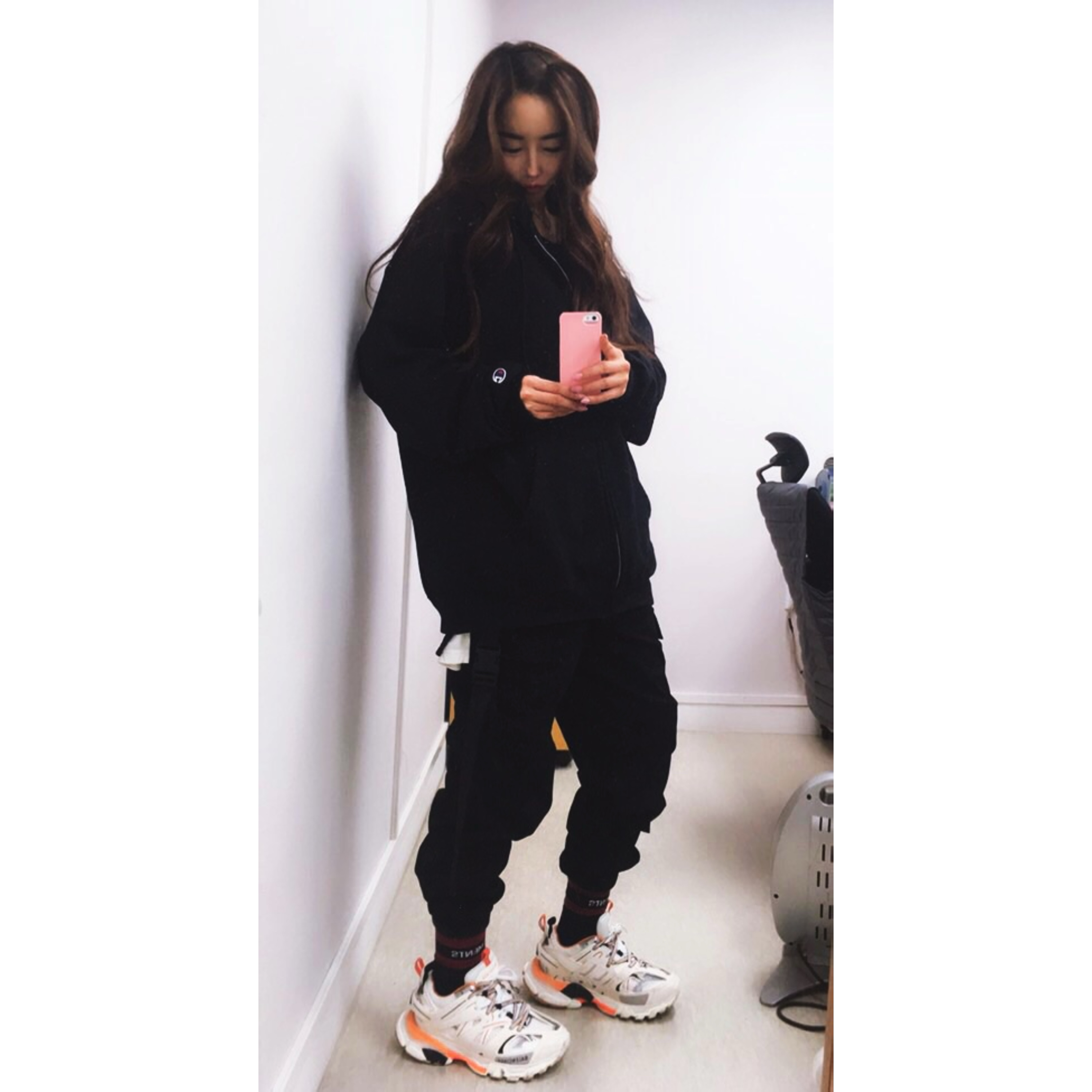 Balenciaga Track Sneakers White Orange 2019 착용 스타일 - 2