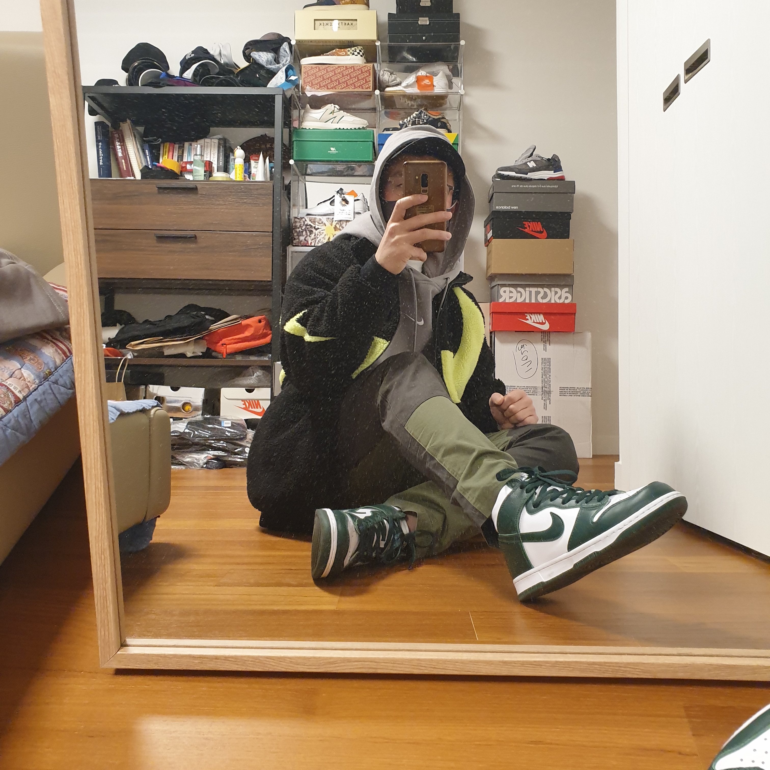 Nike Dunk High SP Spartan Green, Jordan x Travis Scott Cargo Pants Olive 착용 스타일