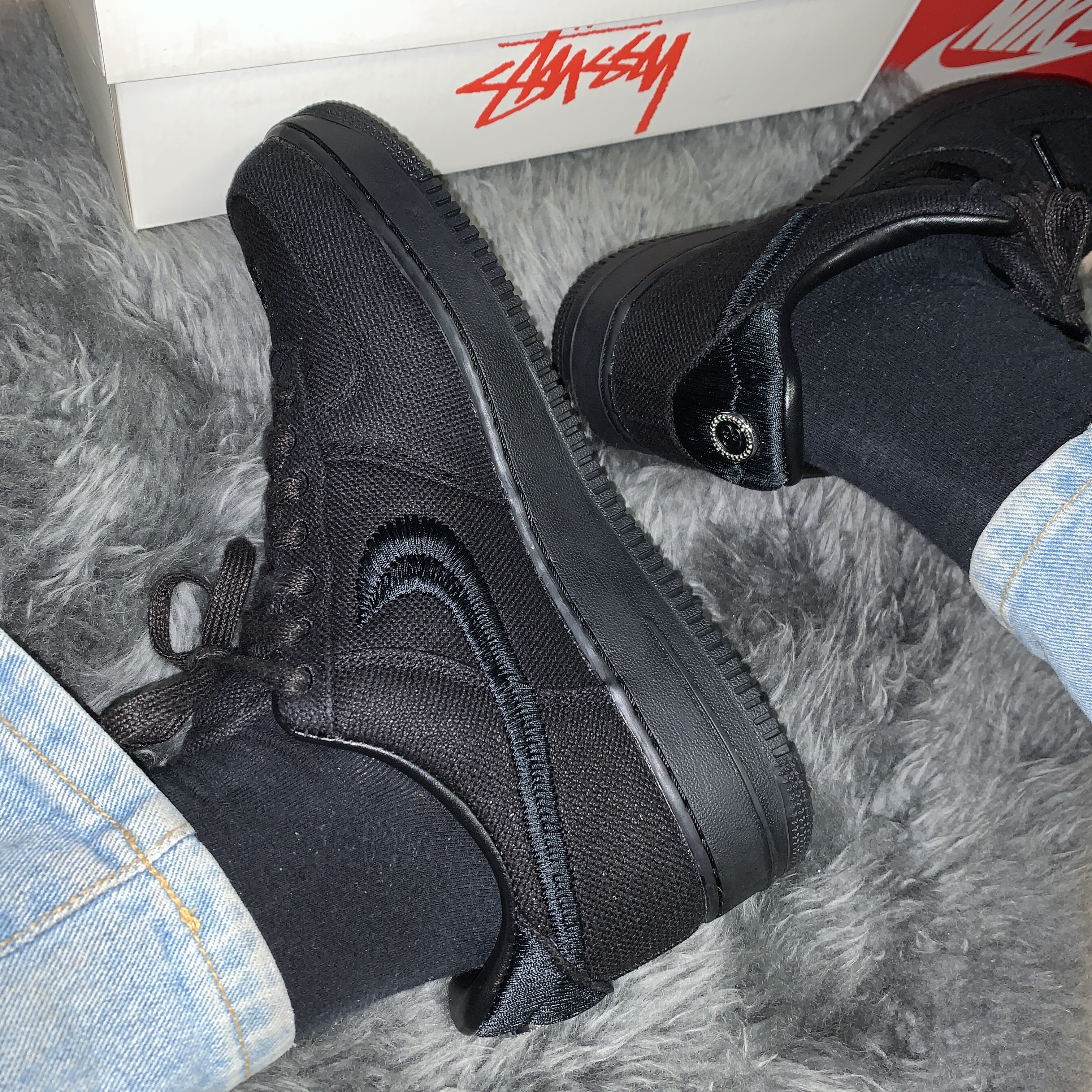 Nike x Stussy Air Force 1 Low Triple Black 착용 스타일