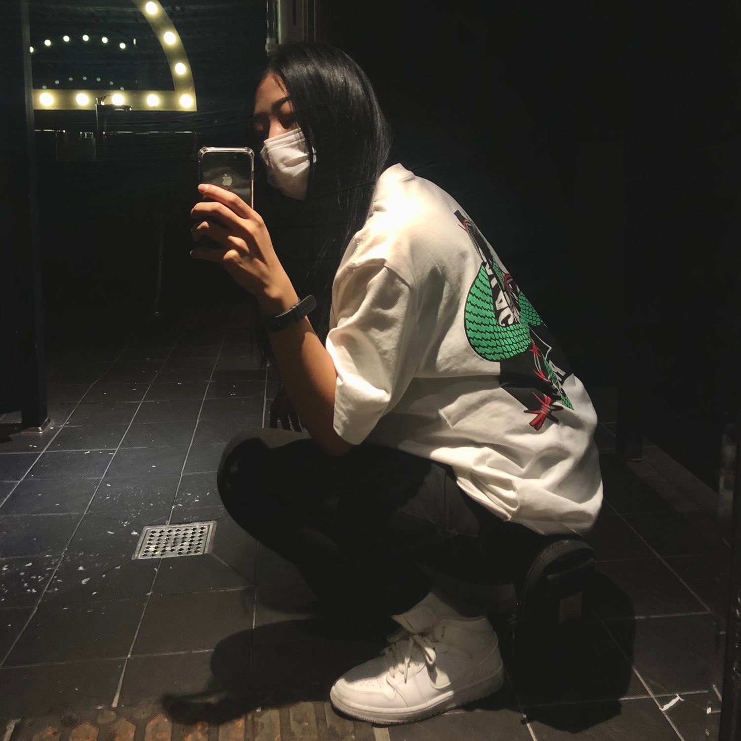 (W) Jordan 1 Mid Triple White, Palace Hesh Mit Fresh T-Shirt White - 20SS 착용 스타일