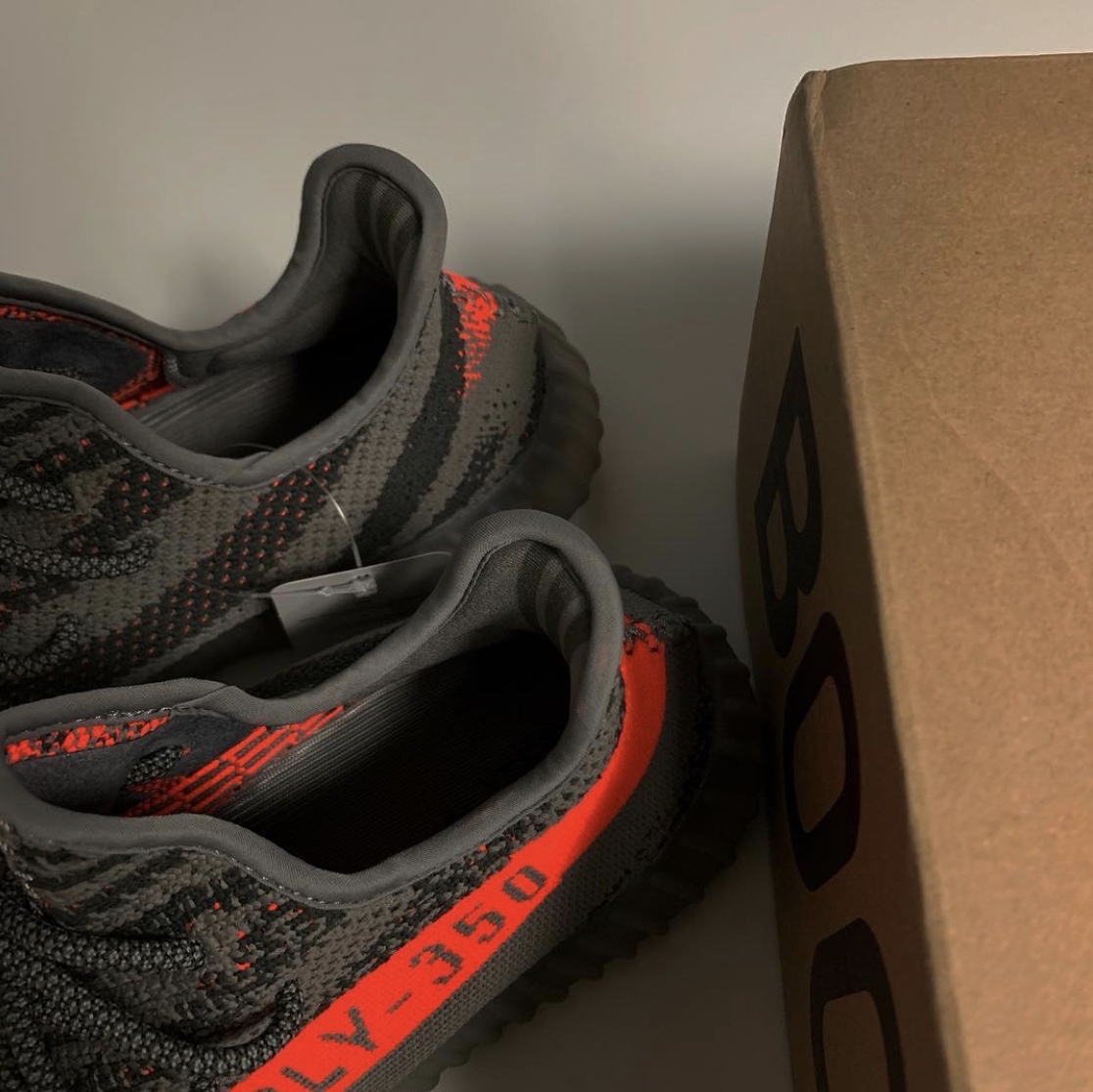 Adidas Yeezy Boost 350 V2 Beluga 착용 스타일