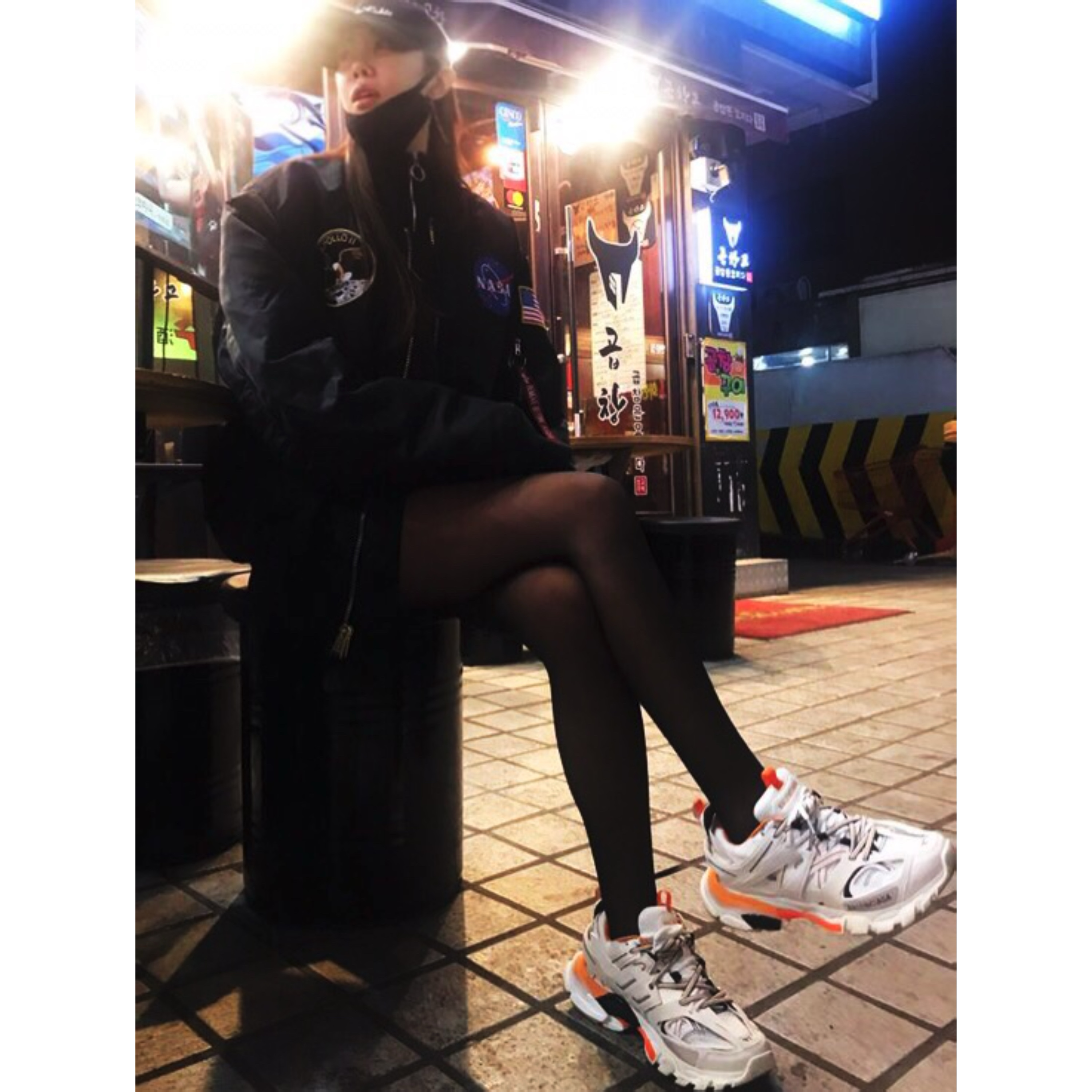 Balenciaga Track Sneakers White Orange 2019 착용 스타일 - 4