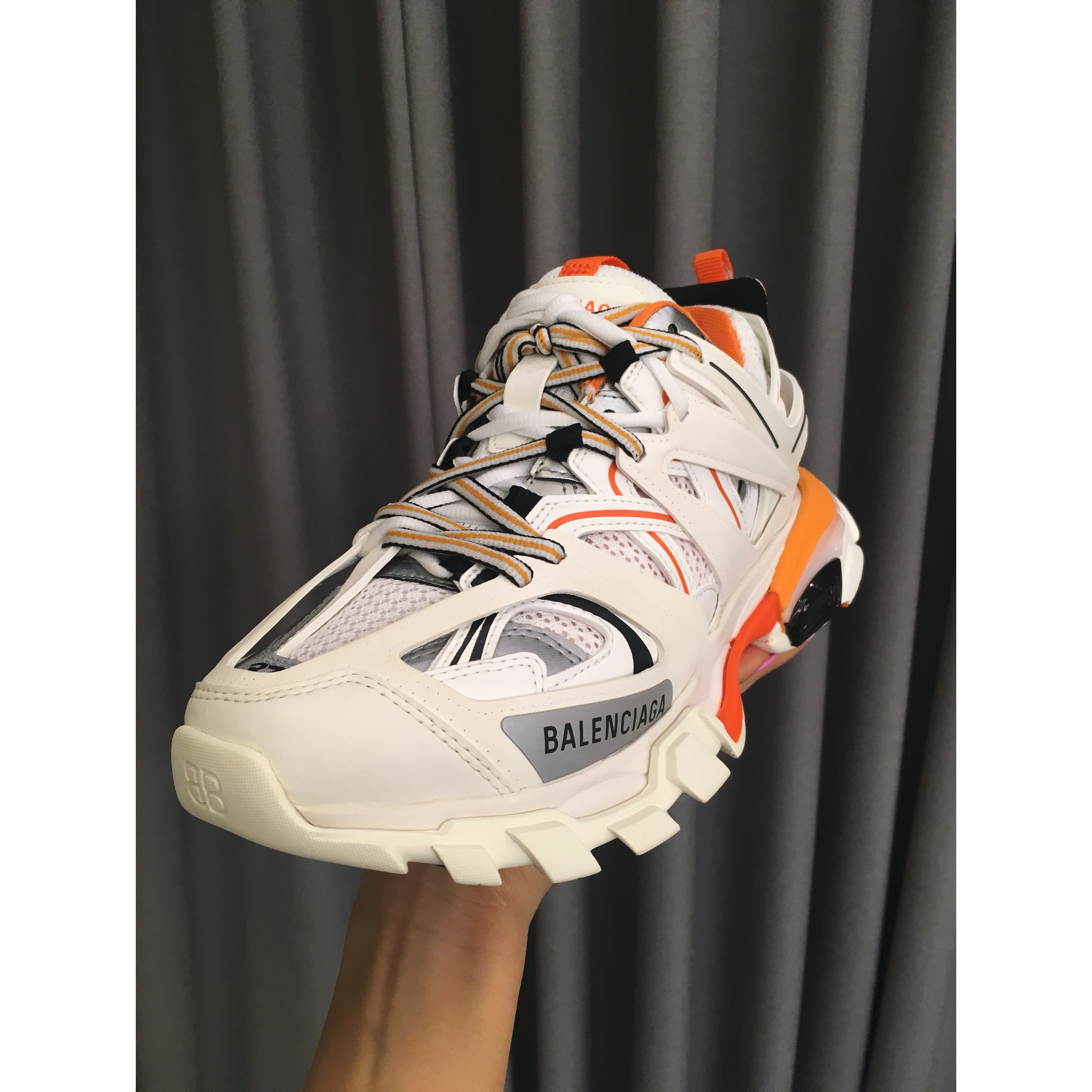 Balenciaga Track Sneakers White Orange 2019 착용 스타일 - 5