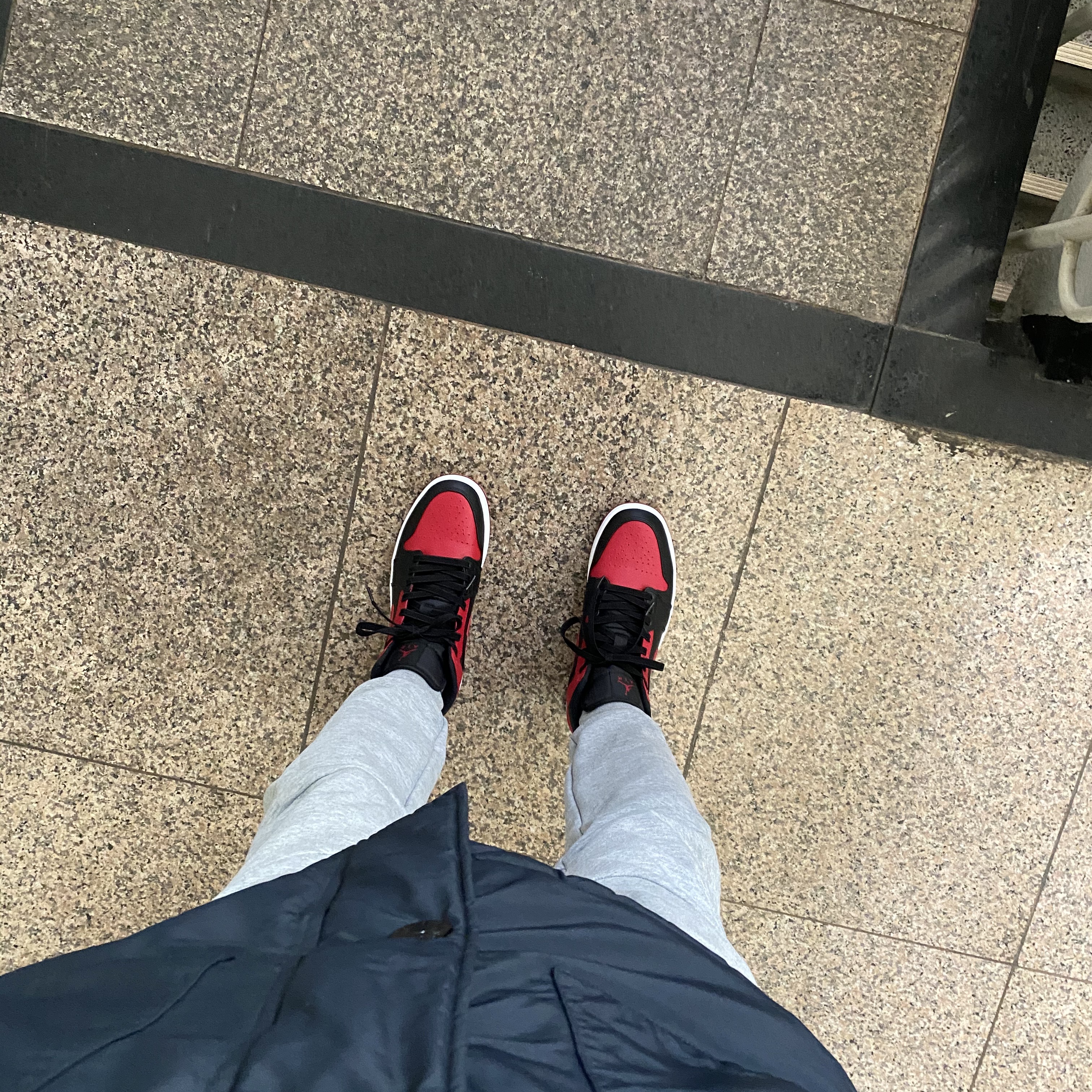 Jordan 1 Mid Bred Banned 2020 착용 스타일 - 2