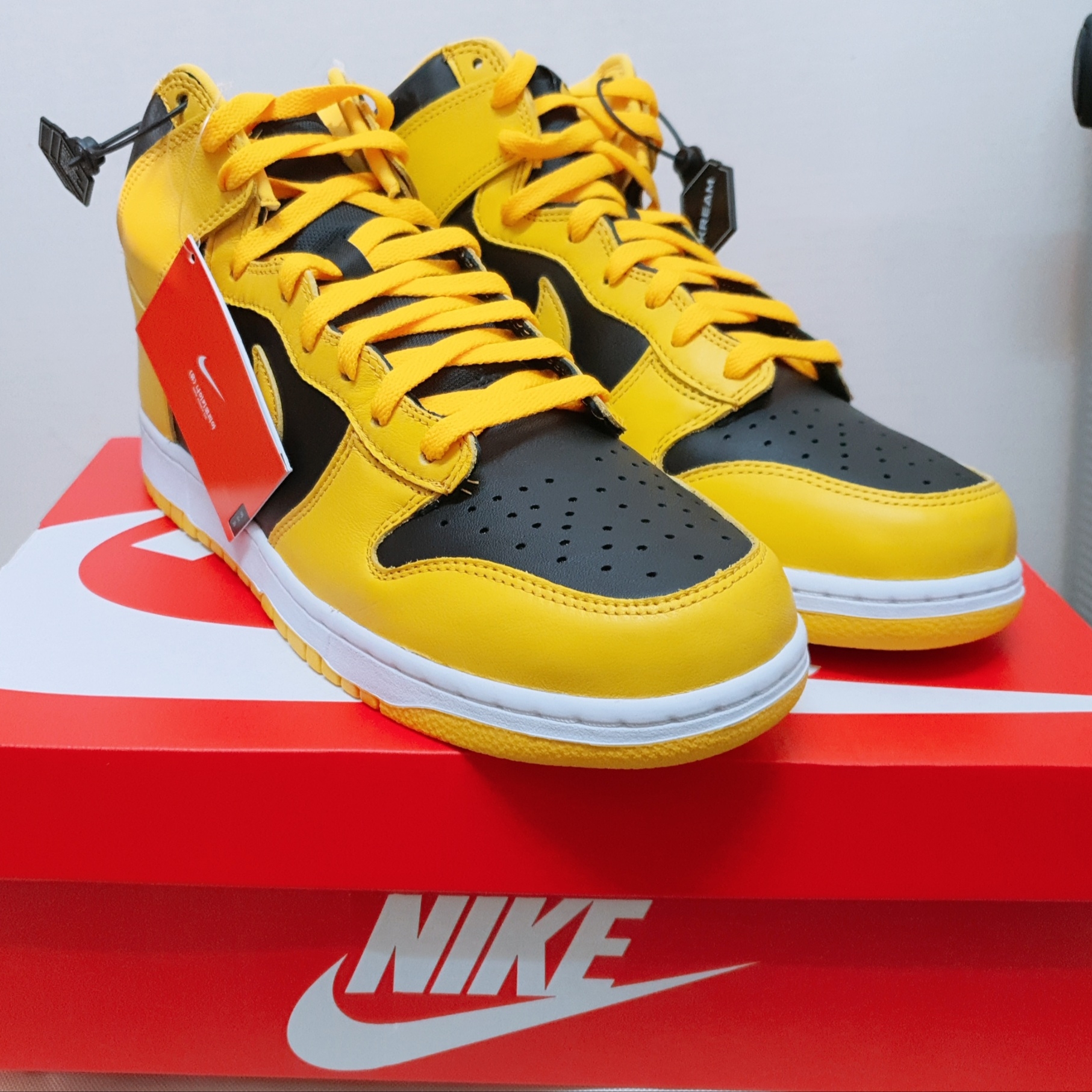 Nike Dunk High SP Varsity Maize 착용 스타일