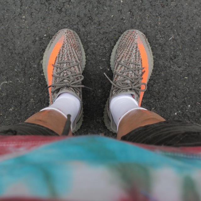 Adidas Yeezy Boost 350 V2 Beluga 착용 스타일