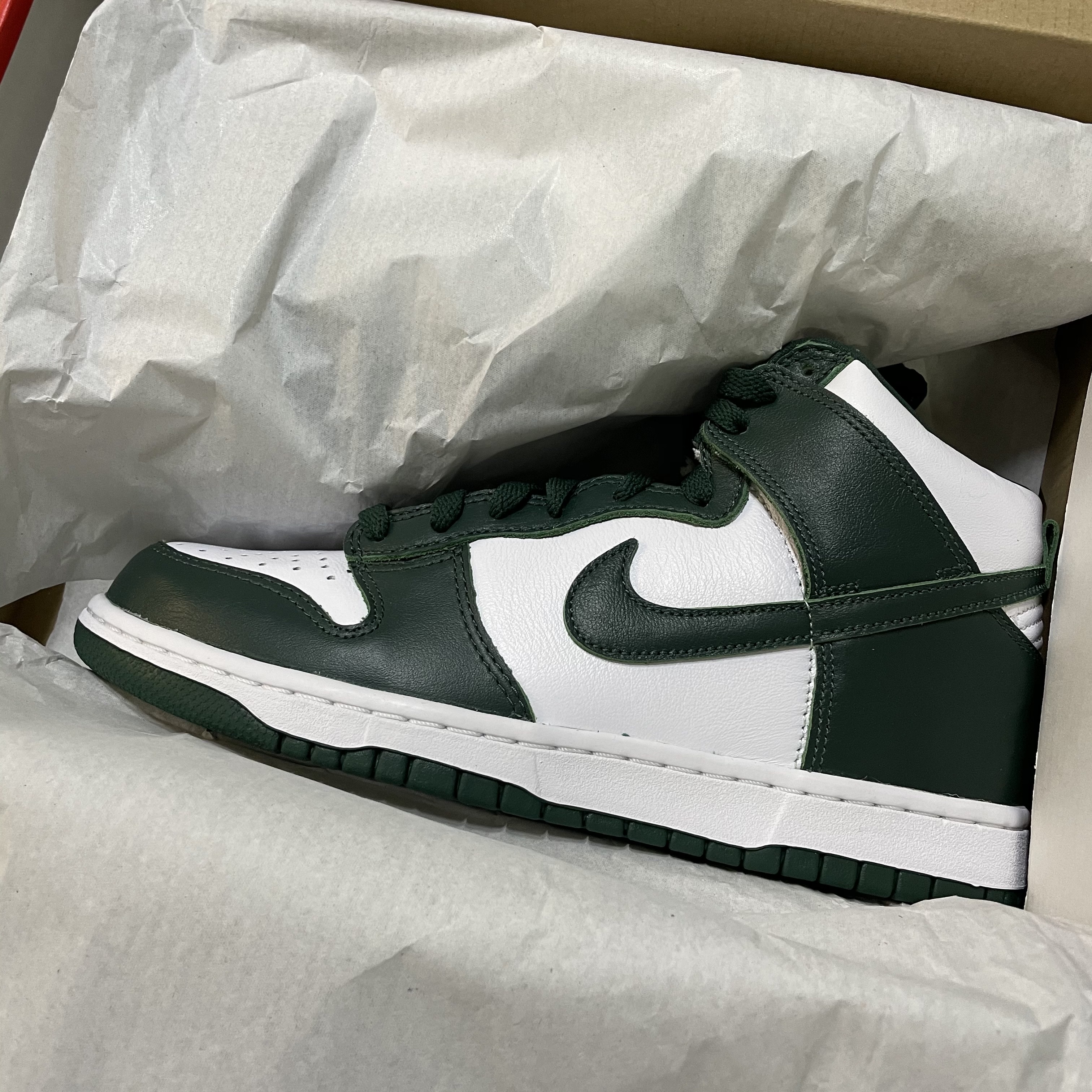 Nike Dunk High SP Spartan Green 착용 스타일