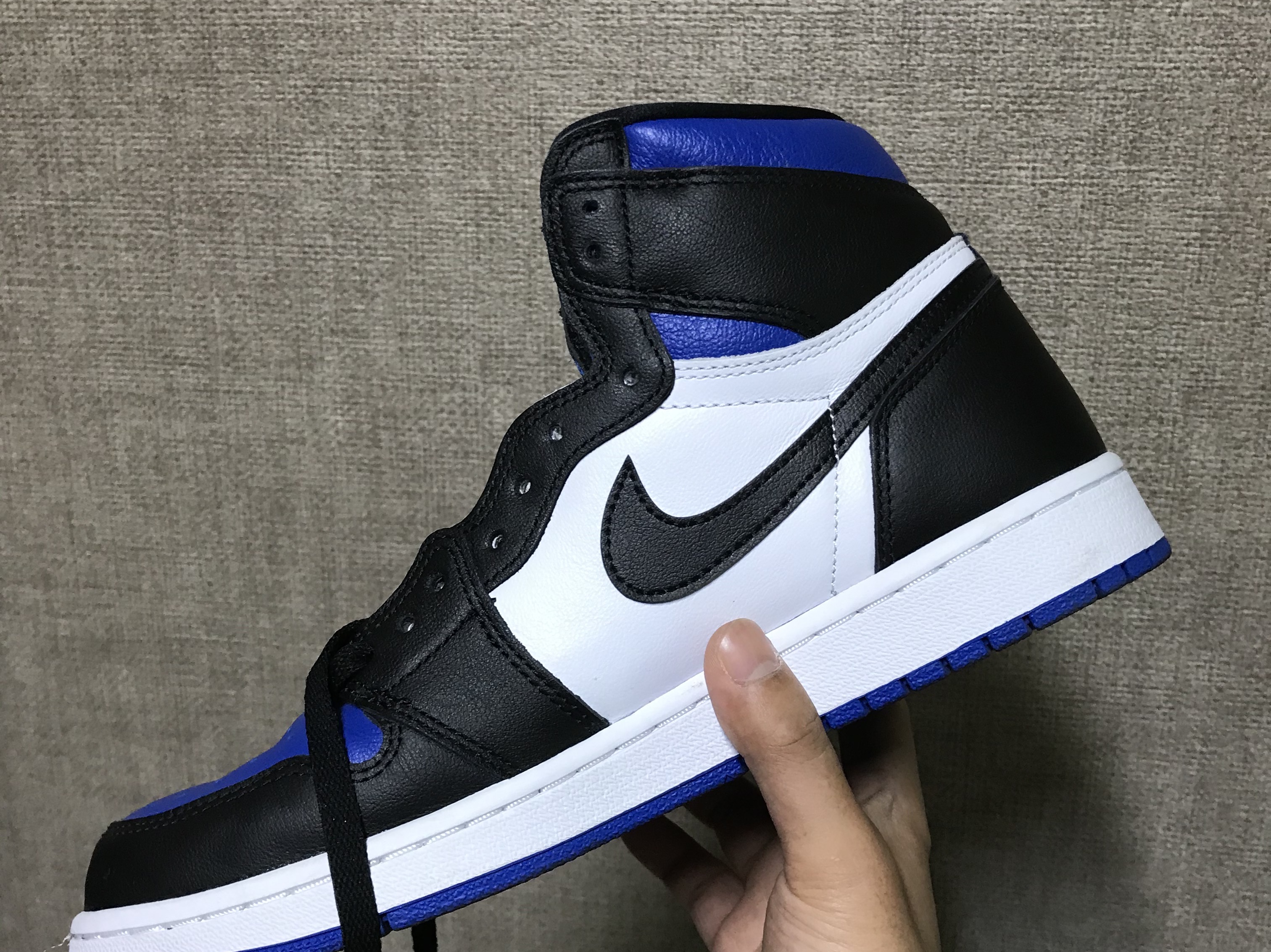 Jordan 1 Retro High OG Royal Toe 착용 스타일 - 1