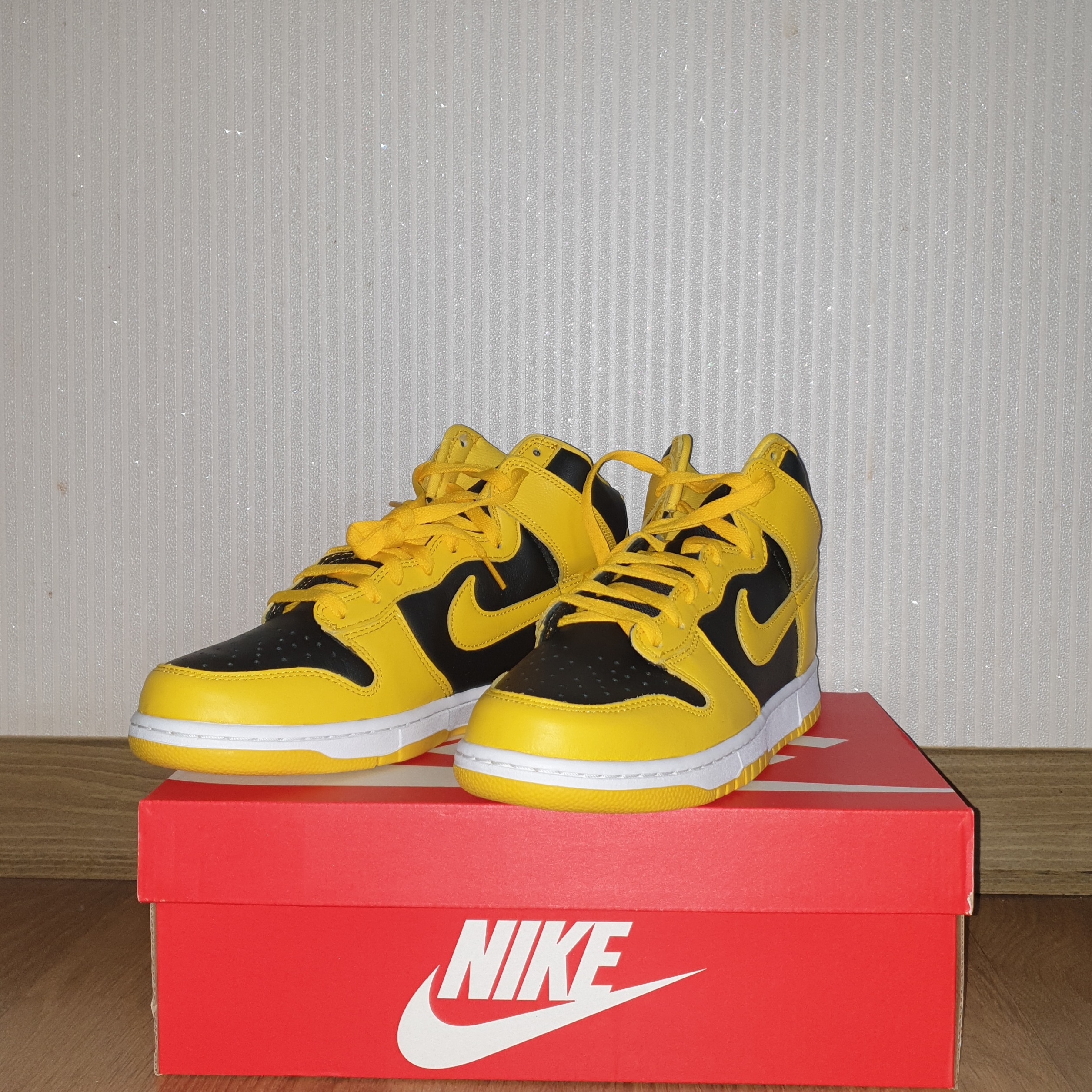 Nike Dunk High SP Varsity Maize 착용 스타일