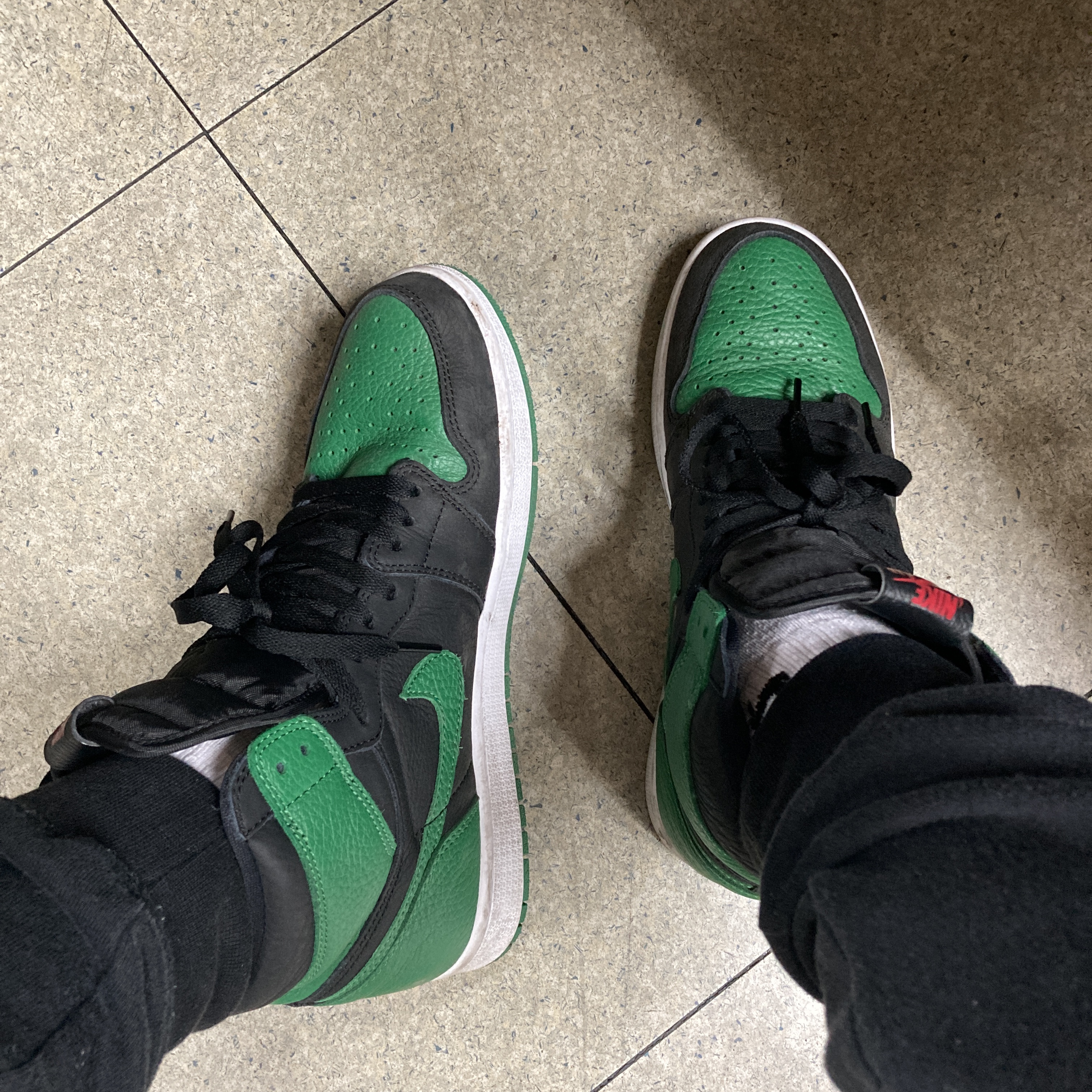 Jordan 1 Retro High OG Pine Green Black 착용 스타일