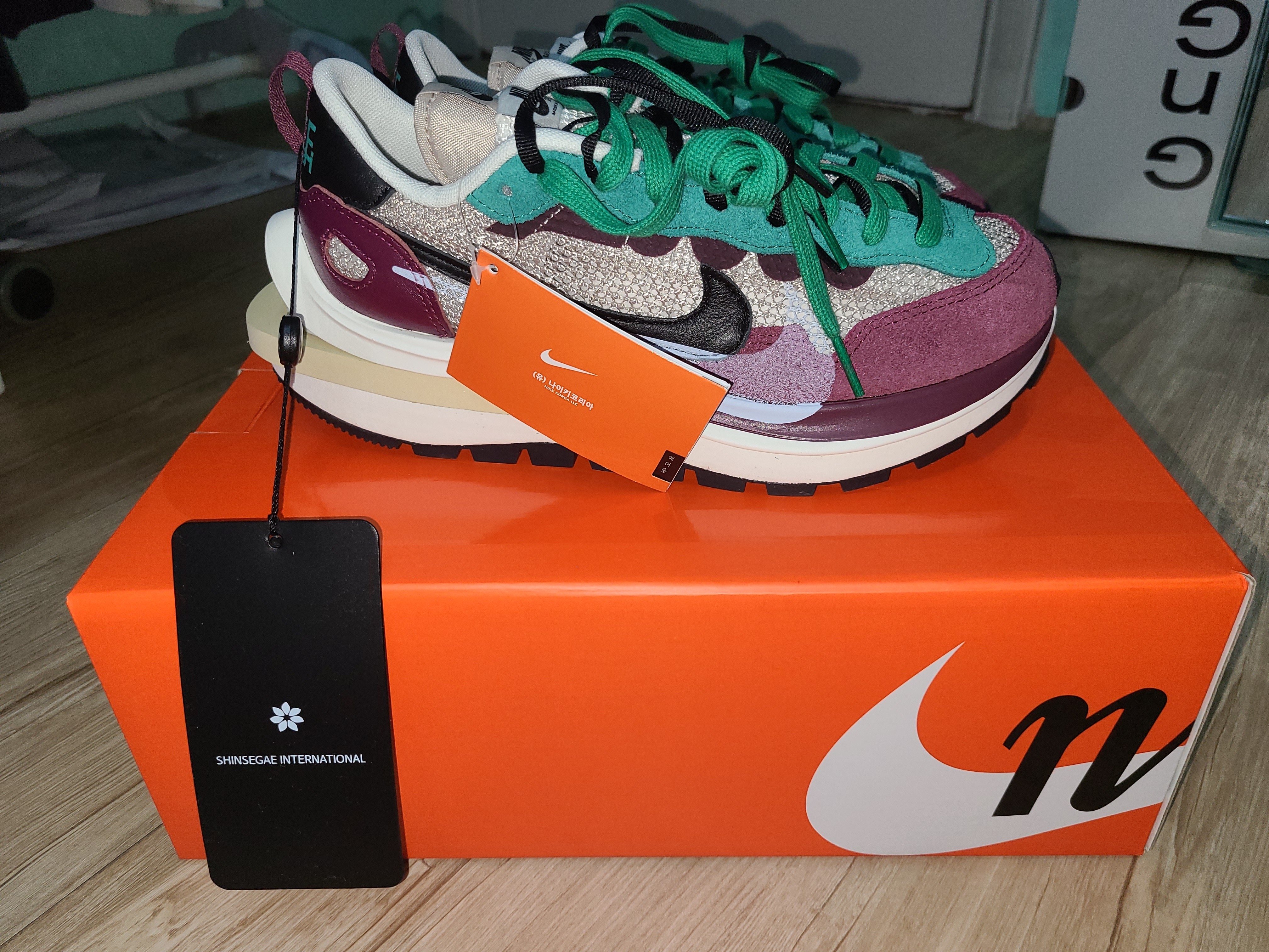 Nike x Sacai VaporWaffle String & Black Villain Red 착용 스타일 - 1