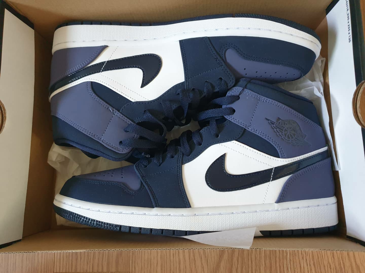Jordan 1 Mid Obsidian Sanded Purple 착용 스타일 - 2