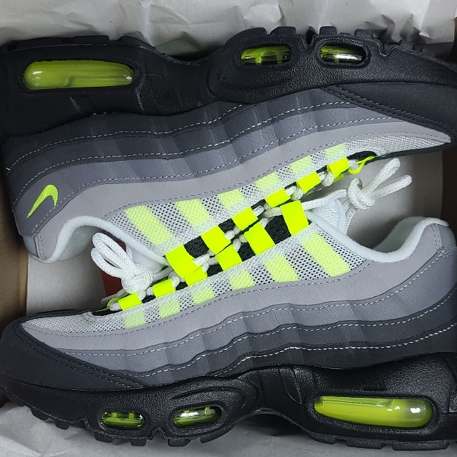 Nike Air Max 95 OG Neon Yellow 2020 착용 스타일