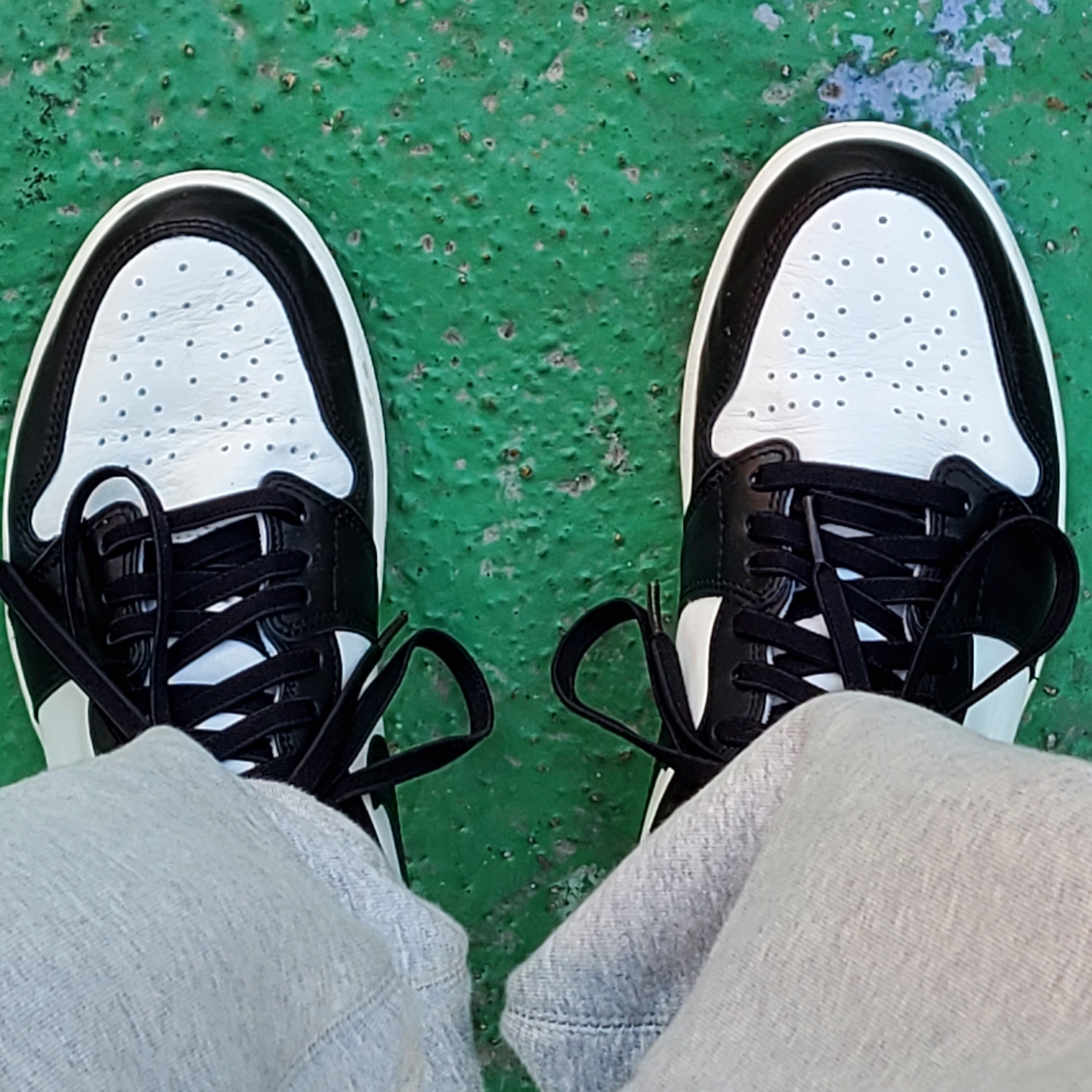 Jordan 1 Retro High OG Black Mocha 착용 스타일