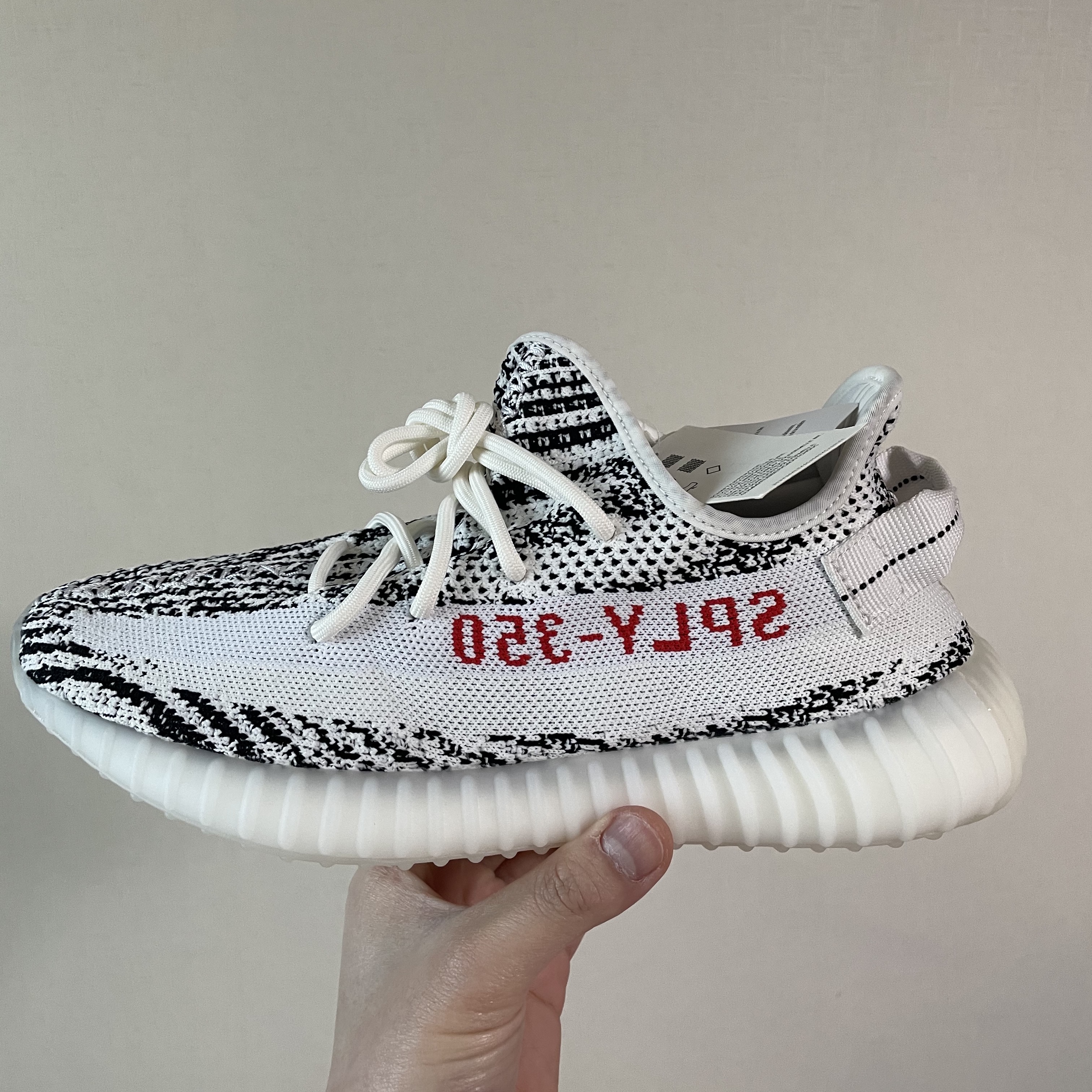 Adidas Yeezy Boost 350 V2 Zebra 2017/2019/2020 착용 스타일