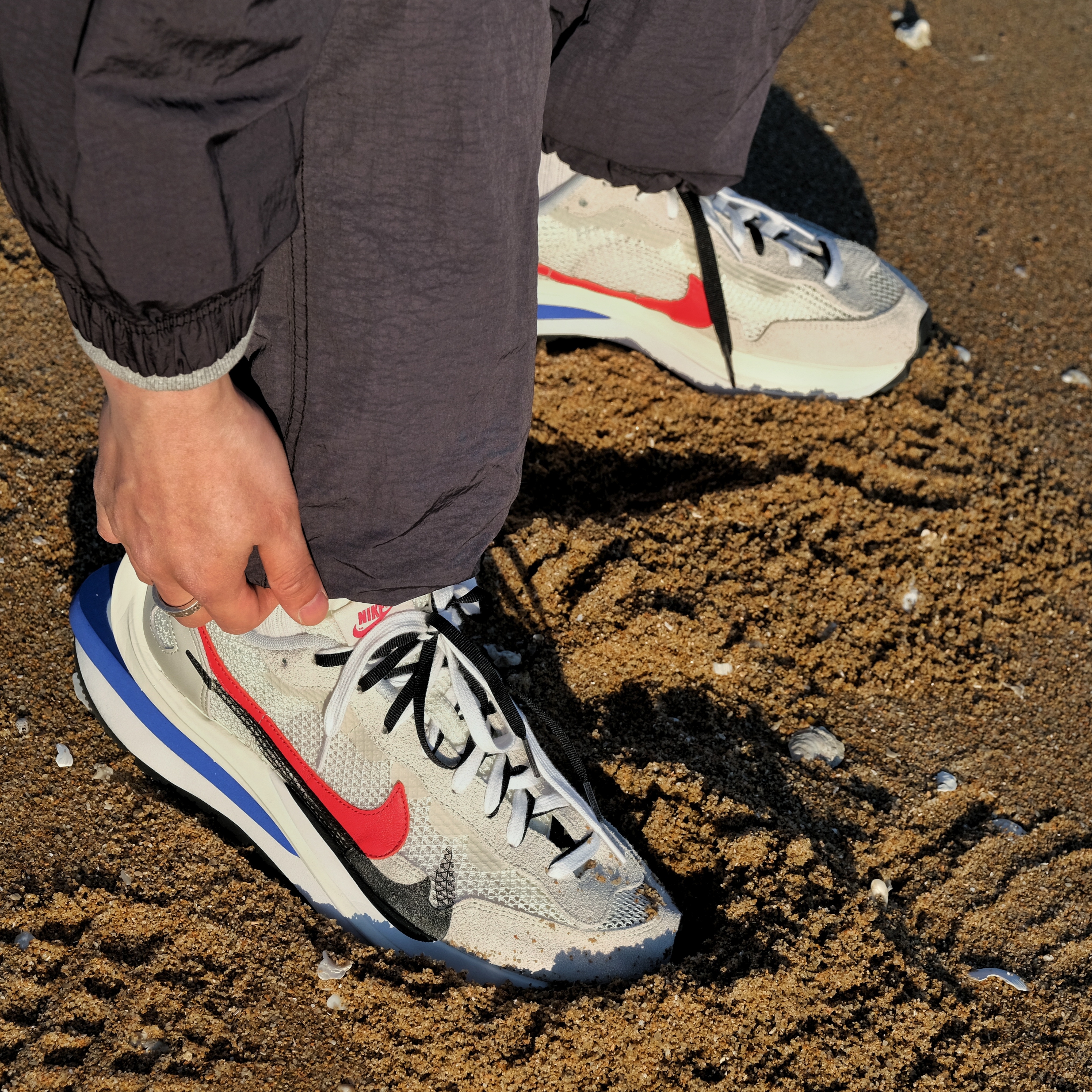 Nike x Sacai VaporWaffle Royal Fuchsia 착용 스타일