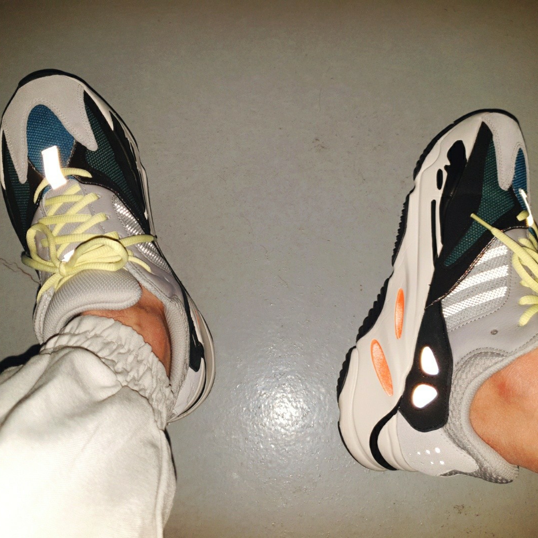 Adidas Yeezy Boost 700 Wave Runner Solid Grey 2017/2019 착용 스타일 - 5