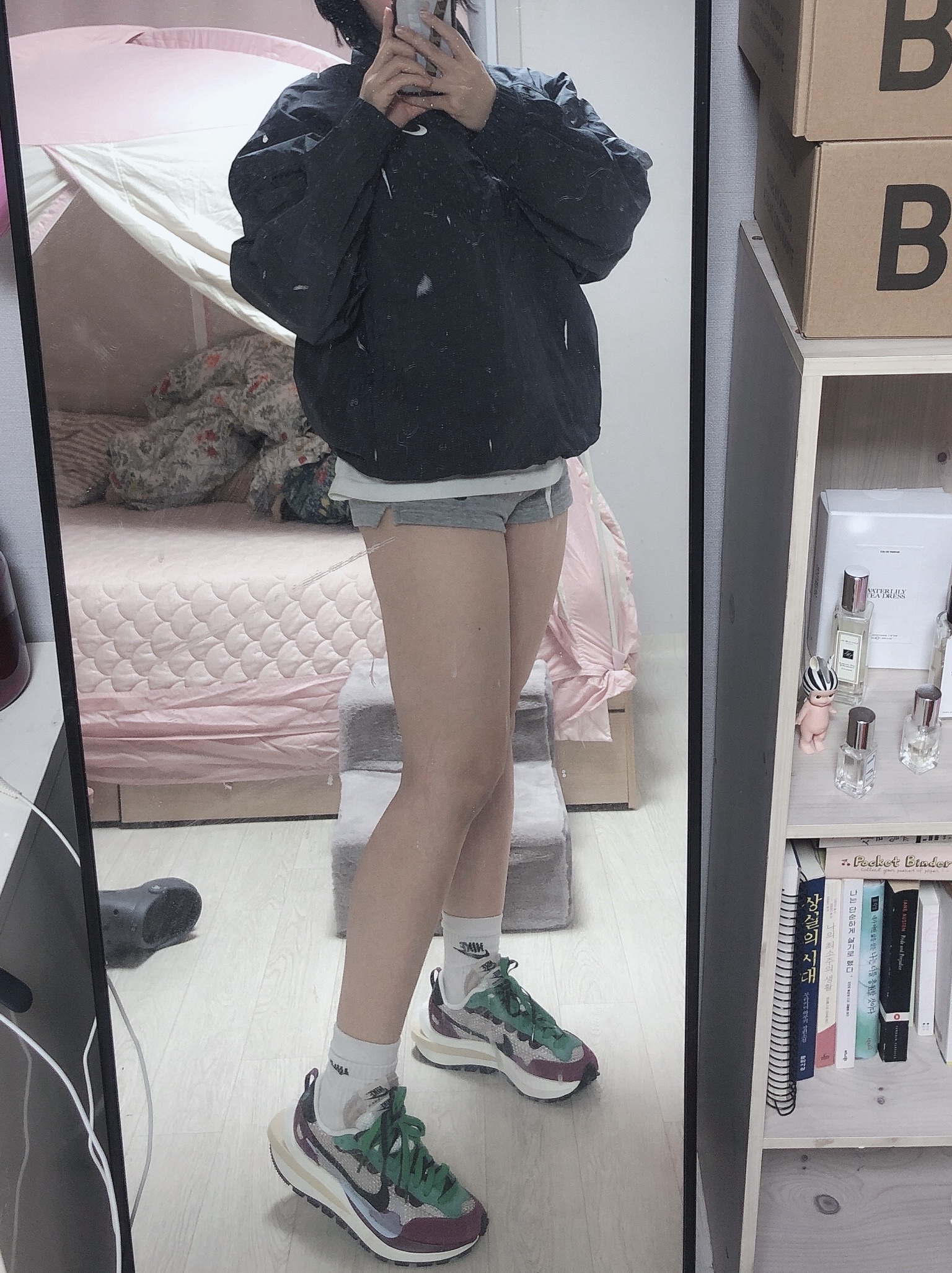 Nike x Sacai VaporWaffle String & Black Villain Red, Nike x Stussy Windrunner Jacket Off Noir 착용 스타일