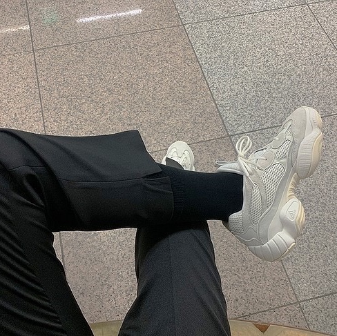Adidas Yeezy 500 Bone White 착용 스타일 - 1