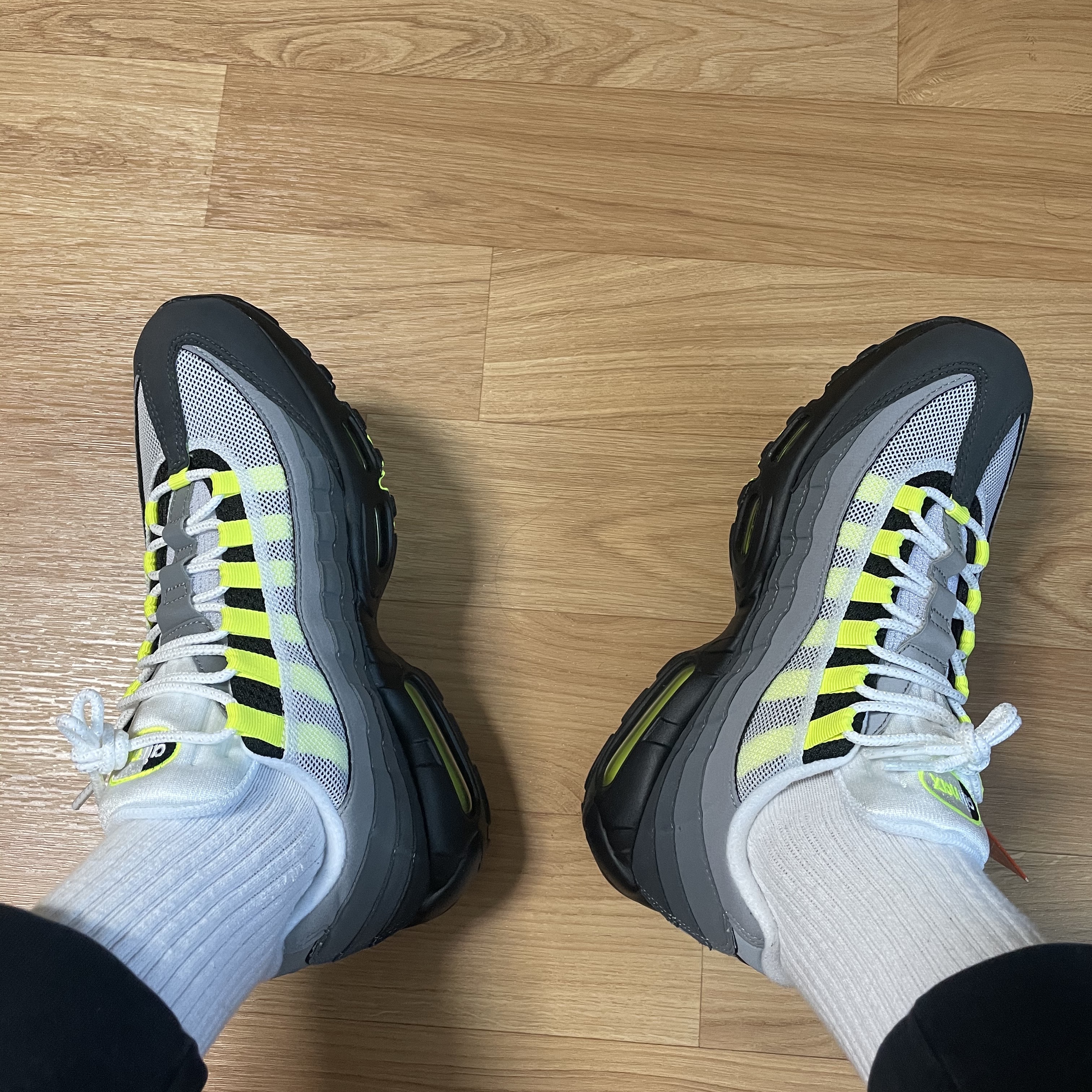 Nike Air Max 95 OG Neon Yellow 2020 착용 스타일 - 3